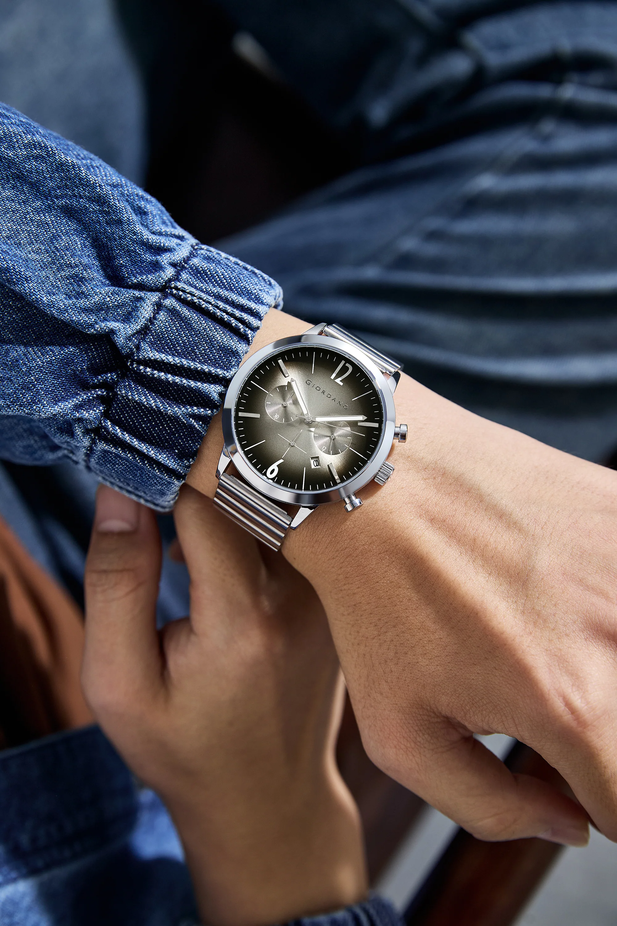 Giordano Analog Chronograph Watch for Men - Stainless Steel Case & strap| Modern Casual & Formal Wristwatch with Date | GZ-50153-22 - Image 2