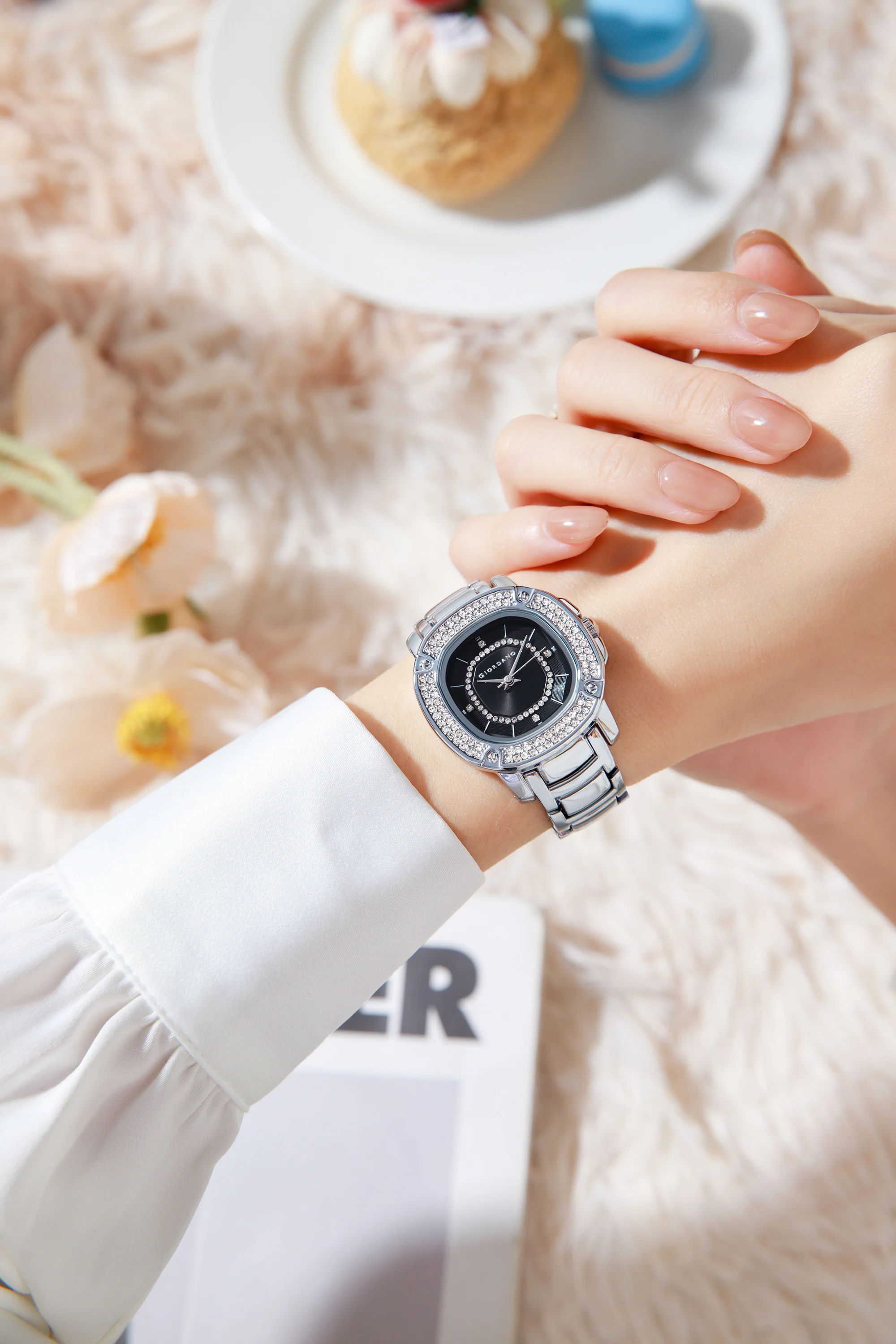 Giordano Analog dress Watch for Women with square dial , Crystal-Accented Bezel and stainless steel strap | GZ-60109-11 - Image 2