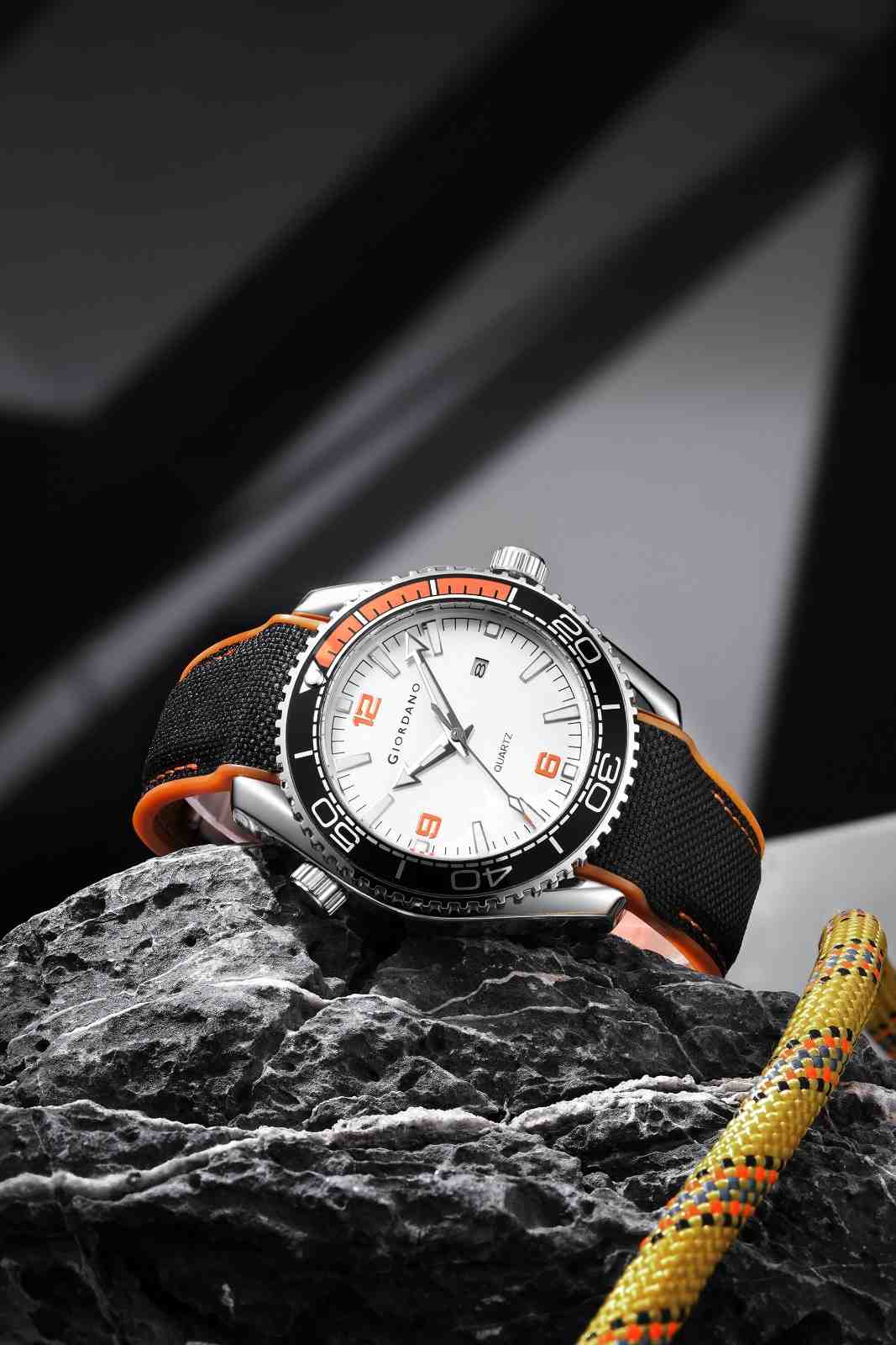Giordano Analog Quartz Watch For Men – Round Dial with Rotating Bezel, Luminous Hour Markers, Silicone Strap, Date Display GZ-50159-01 - Image 3