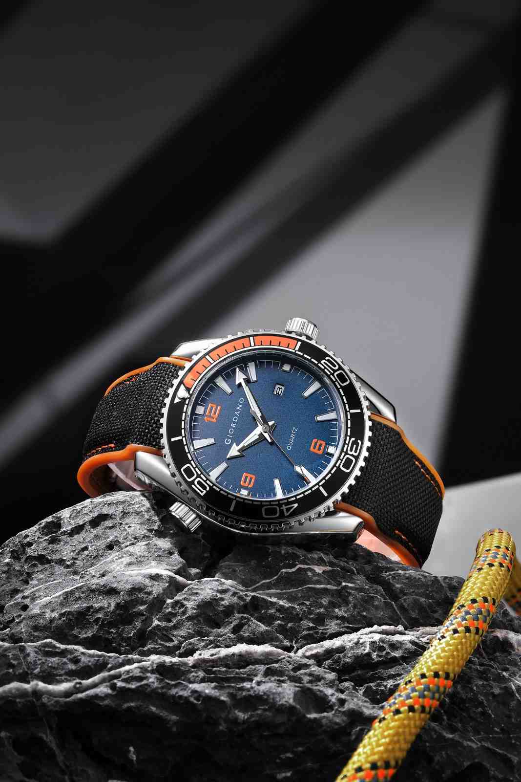 Giordano Analog Quartz Watch For Men – Round Dial with Rotating Bezel, Luminous Hour Markers, Silicone Strap, Date Display GZ-50159-02 - Image 3