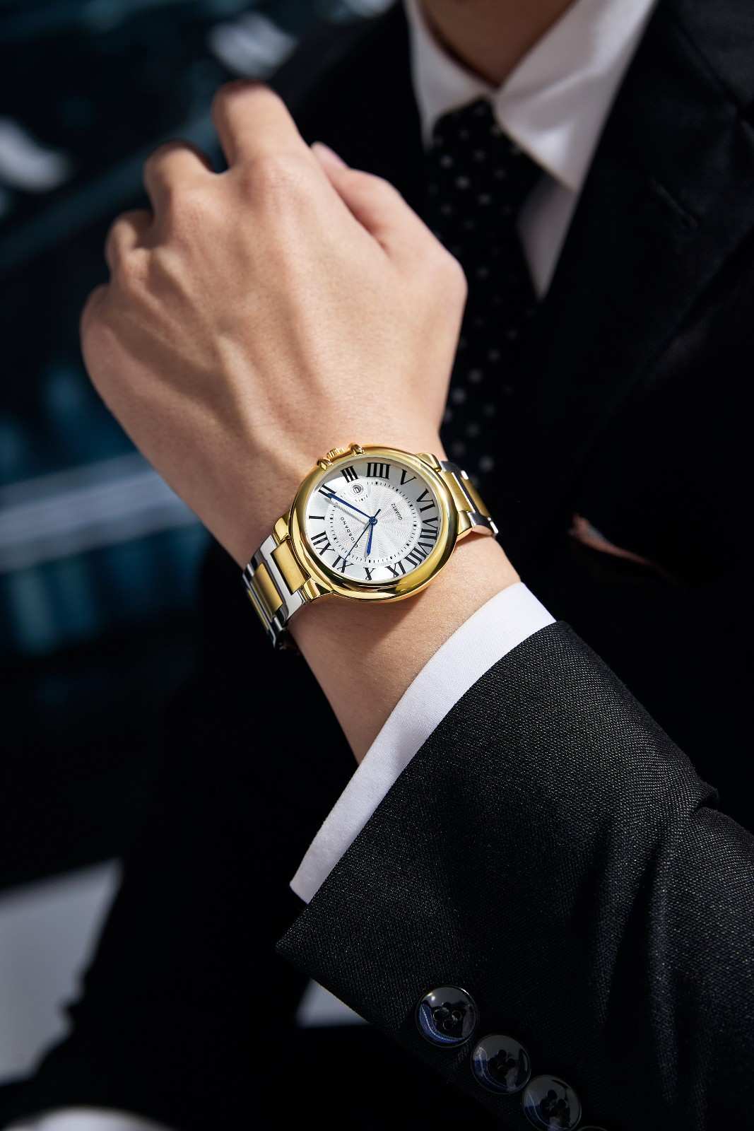 Giordano Analog Quartz Watch for Men – Stainless Steel Strap, Textured Dial with Roman Numerals, Blue Hands, Date Display - GZ-50187-22 - Image 2