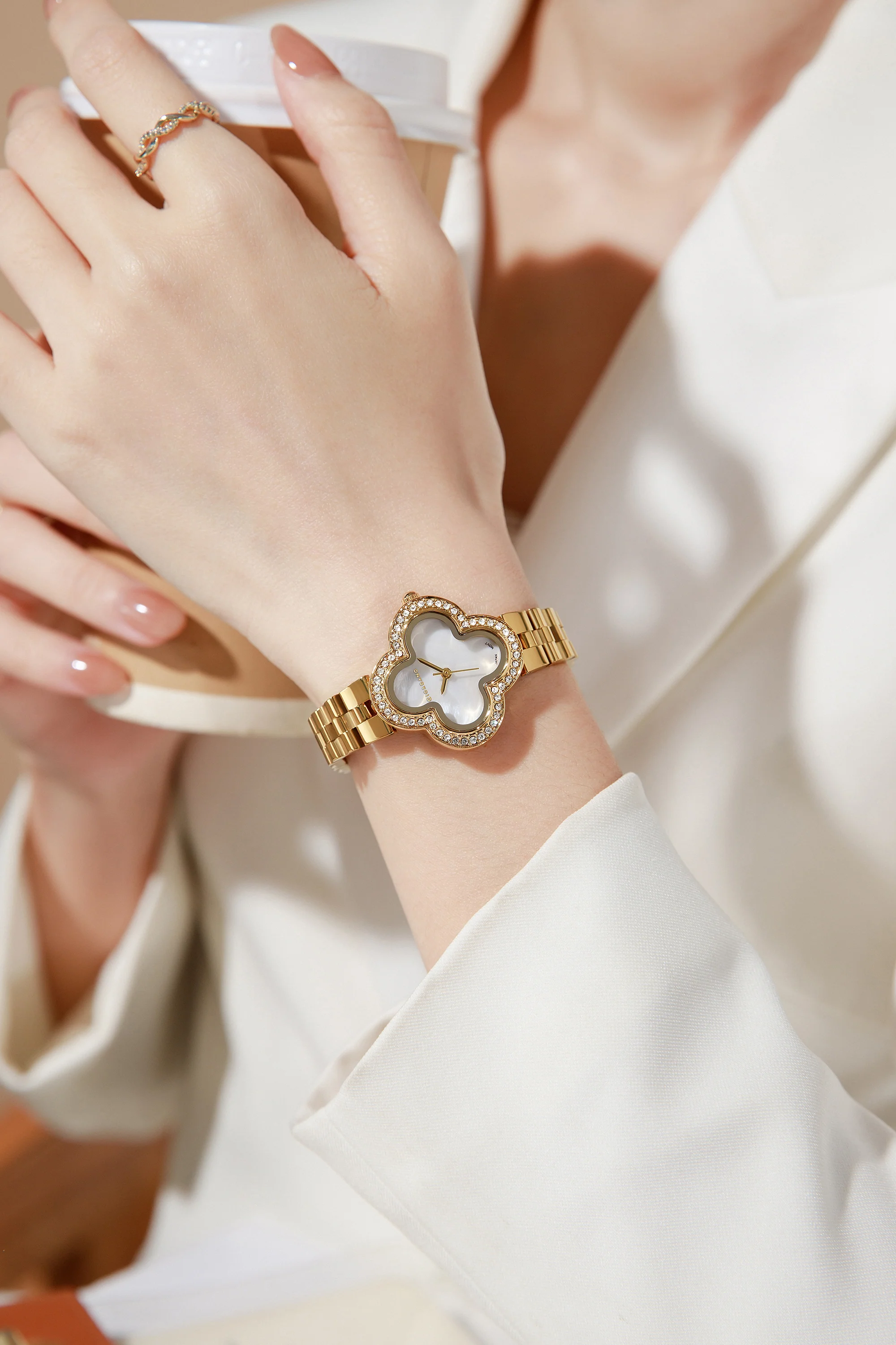Giordano Analog Quartz Watch for Women with Clover-Shaped Dial, Crystal Embellished Bezel, Elegant Design and Stainless Steel Strap GZ-60132-33 - Image 2