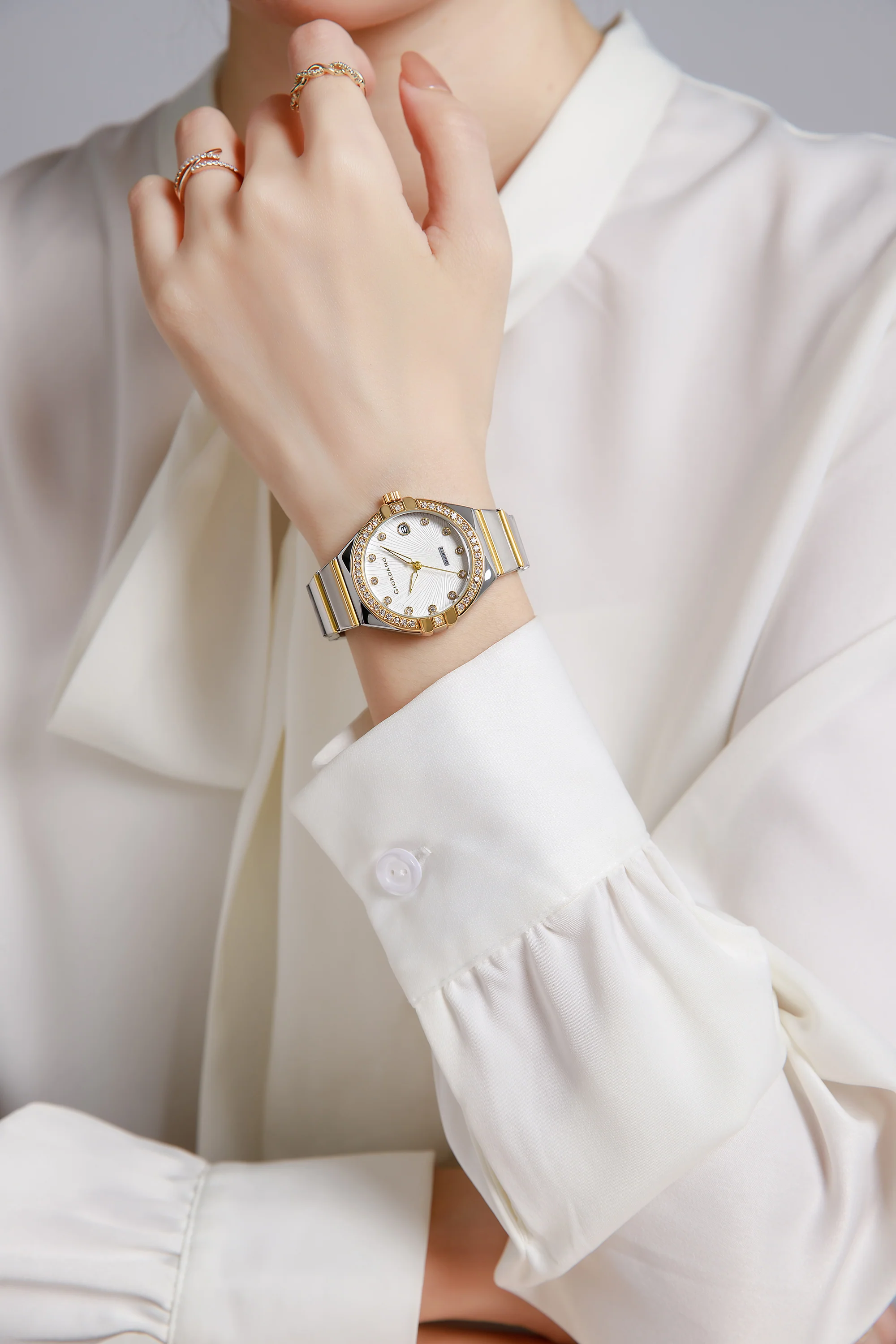 Giordano Analog Quartz Watch for Women with Crystal-Encrusted Bezel, Sunray Textured Dial, Date Display and Two-Tone Stainless Steel Strap GZ-60145-11 - Image 2