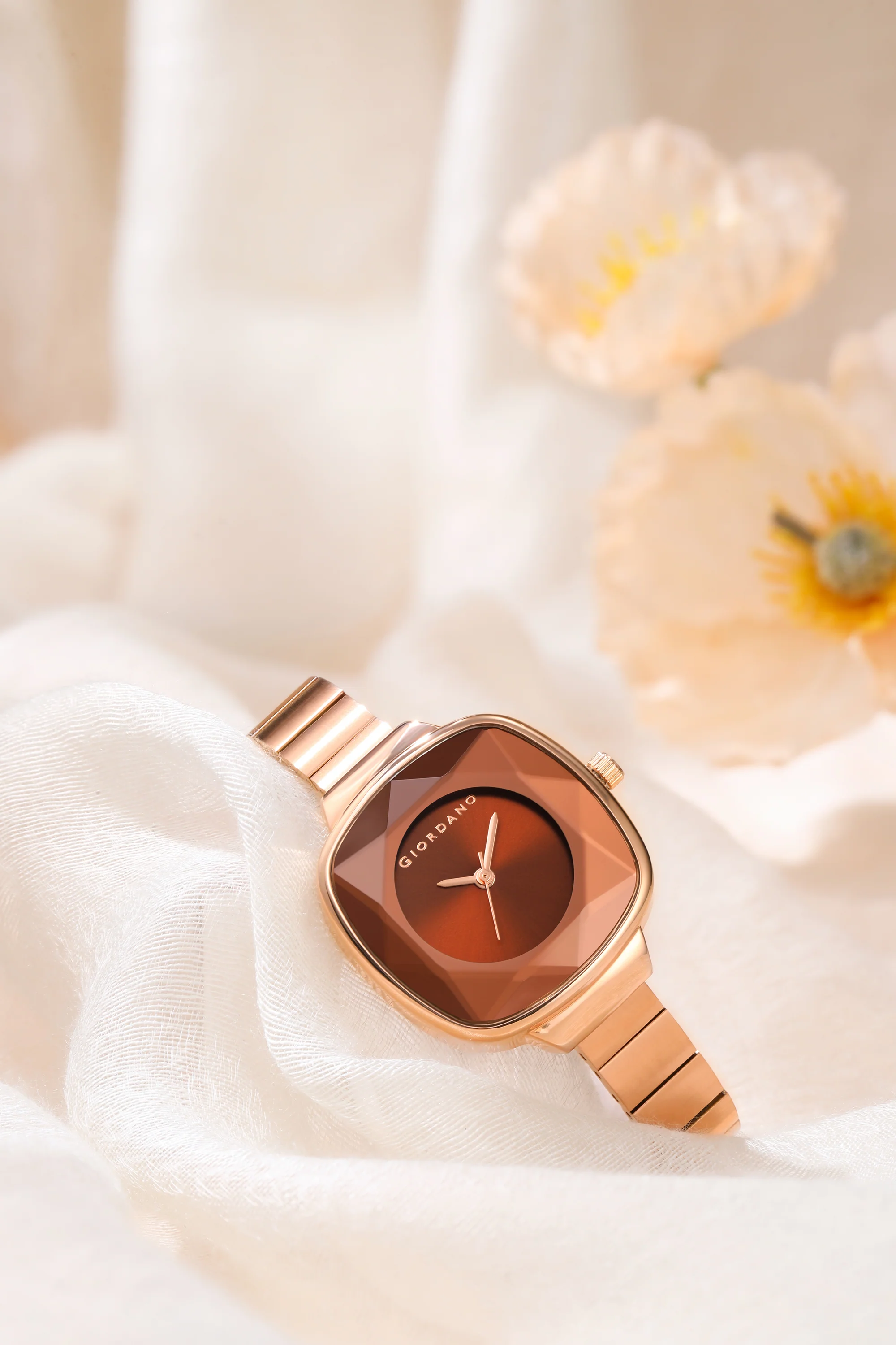 Giordano Analog Quartz Watch for Women with Cut Glass Dial, Rose Gold Hands, Minimalist Design and Matte Stainless Steel Strap GZ-60131-33 - Image 3