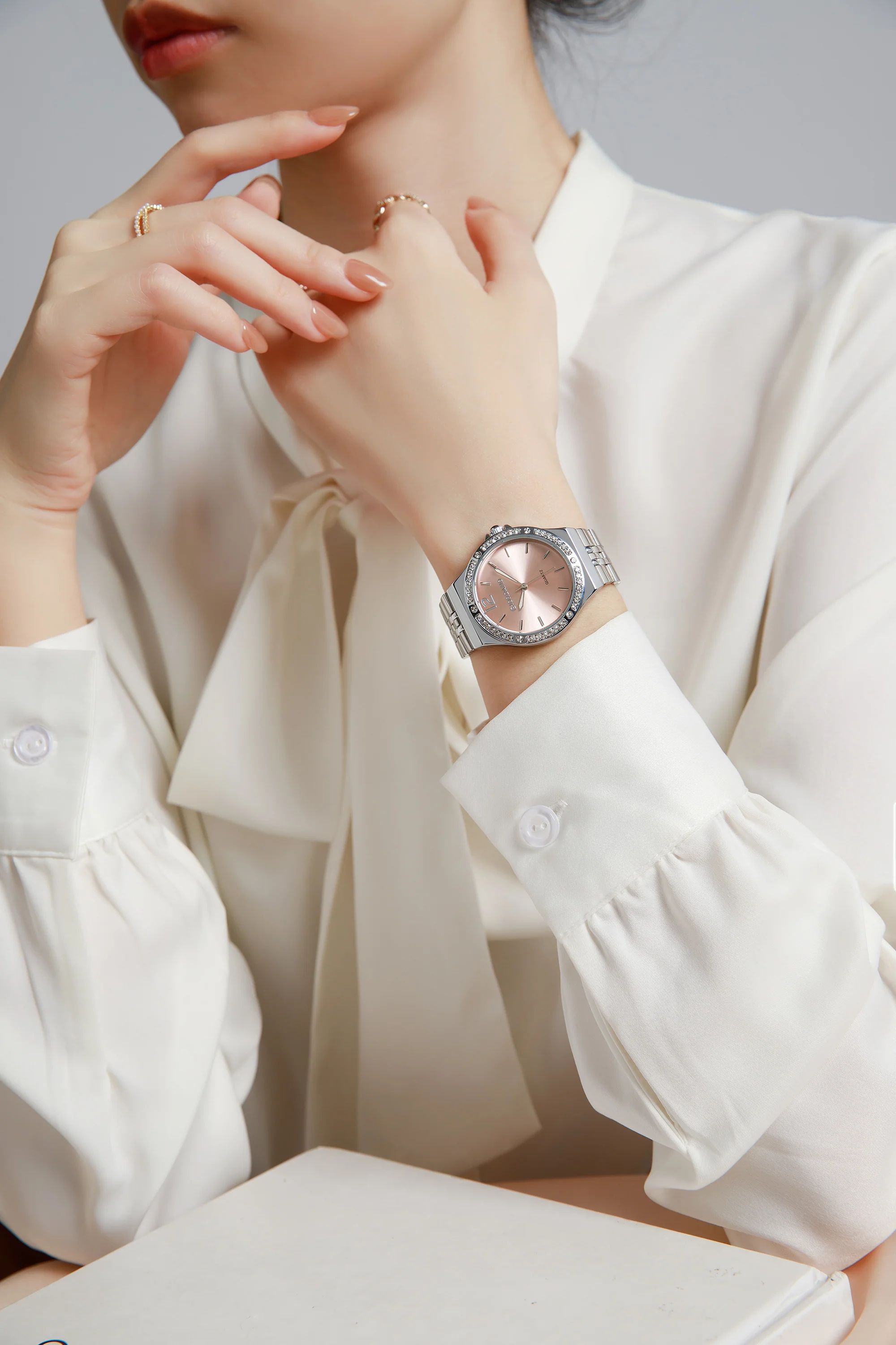 Giordano Analog Quartz Watch for Women with Round Pink Dial, Crystal Studded Bezel, Blue Crown, Luminous Hands, Silver Stainless Steel Strap - GZ-60159-44 - Image 2