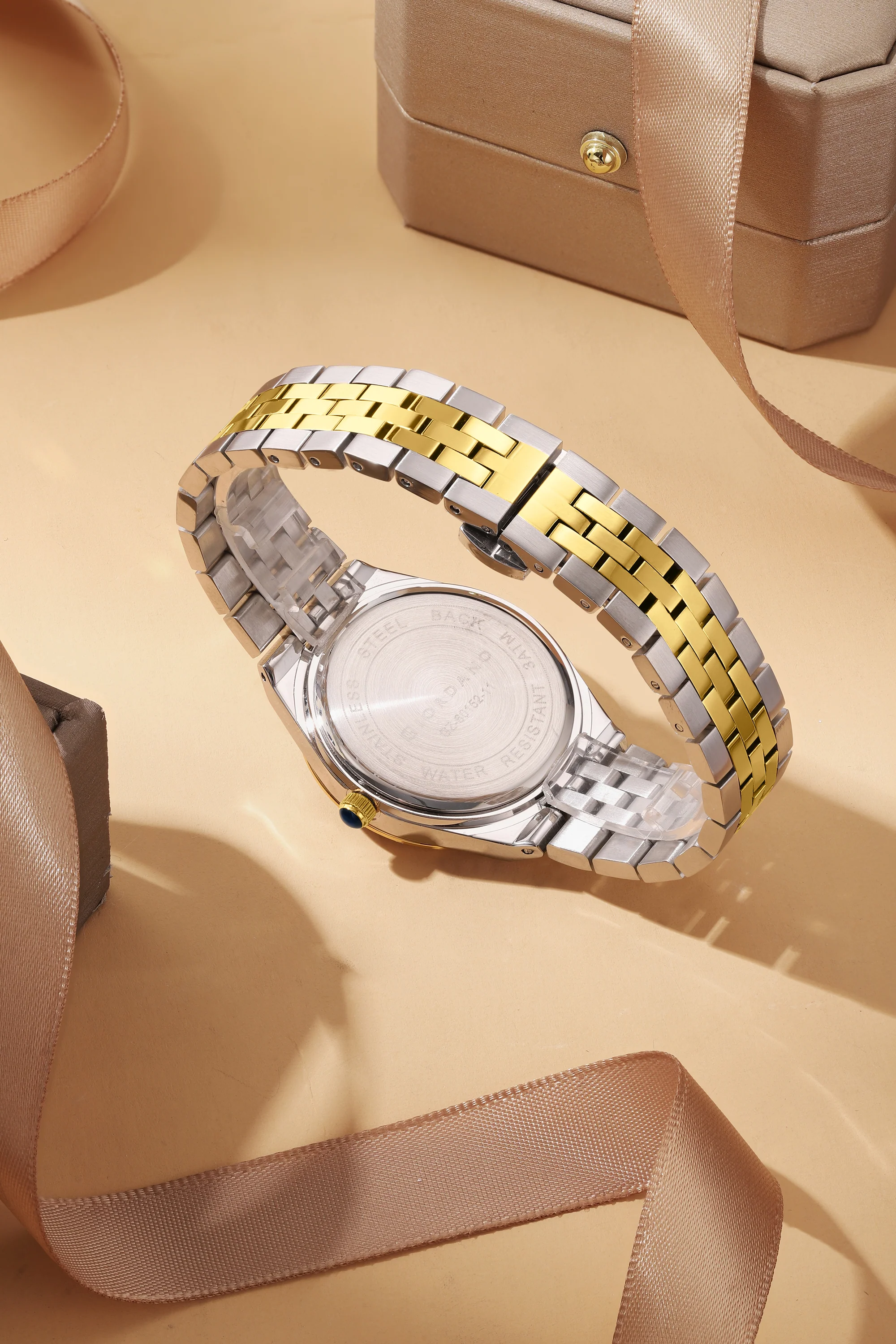 Giordano Analog Quartz Watch for Women with Round White Dial, Crystal Studded Bezel, Date Function, Blue Crown, Silver and Gold Stainless Steel Strap - GZ-60152-11 - Image 4