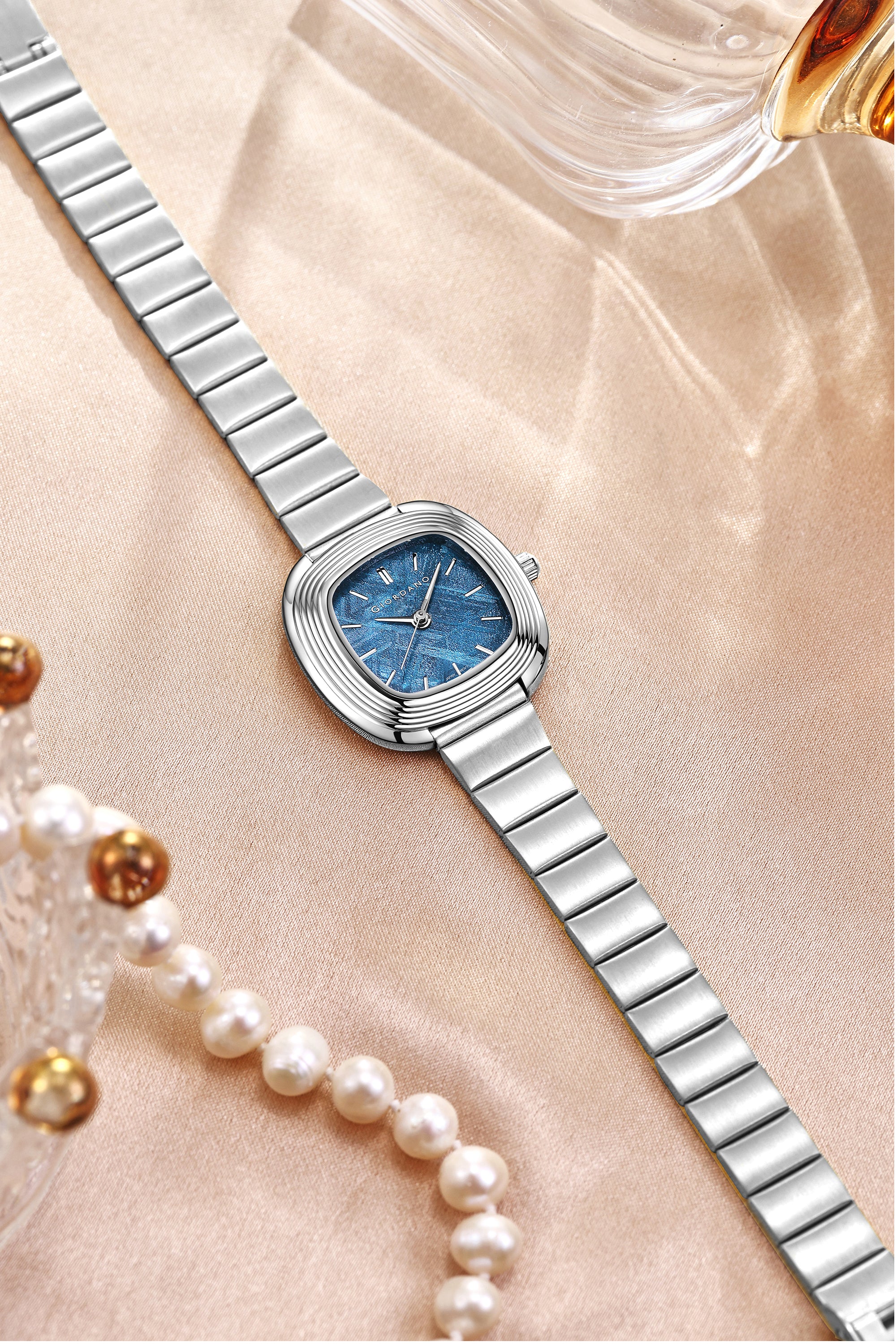 Giordano Analog Quartz Watch for Women with SquareTextured Dial, Cushion Layered Bezel Design and Stainless Steel Strap - GZ-60147-11 - Image 4