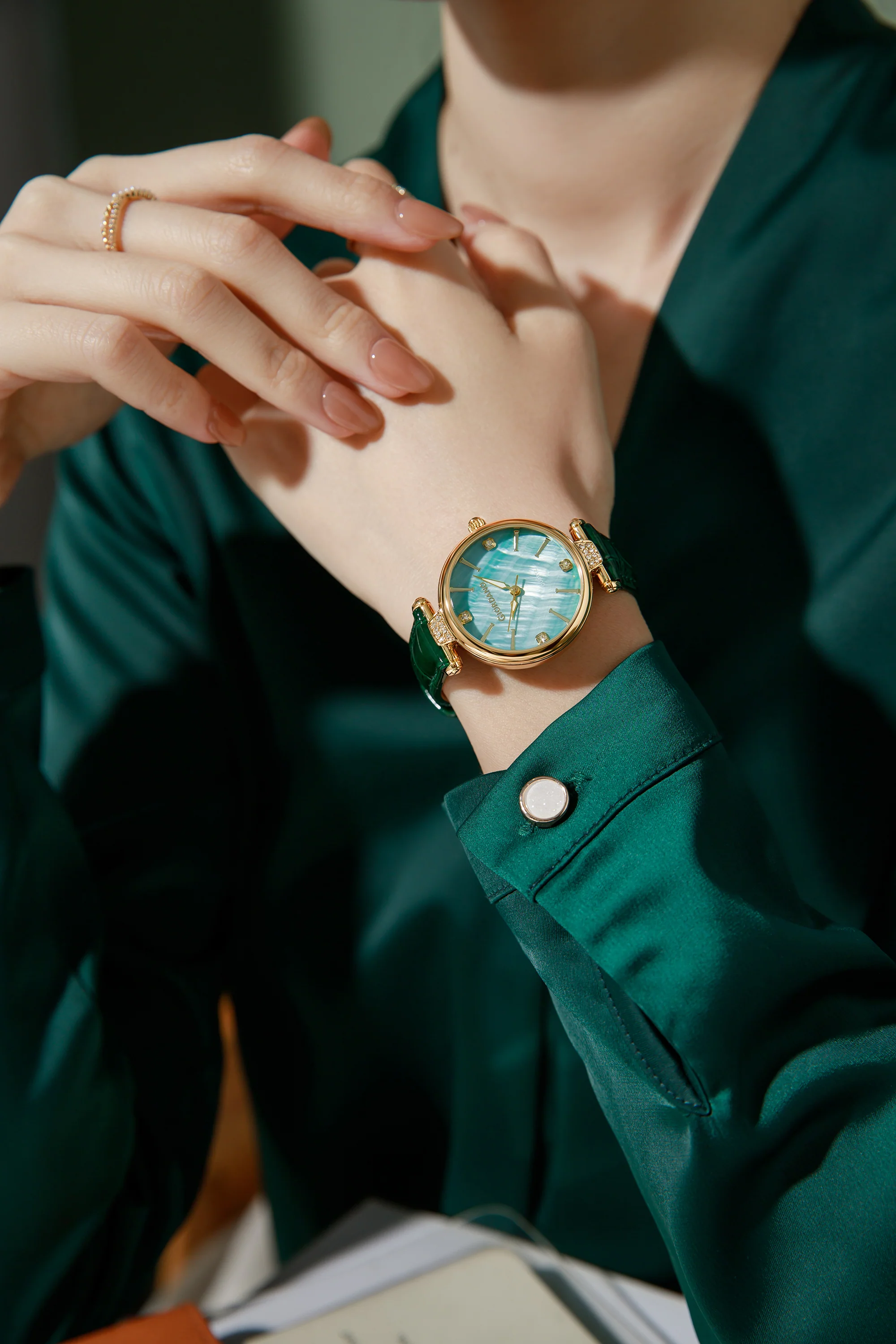 Giordano Analog Quartz Watch for Women with sunray Round Green Dial, Blue Crown, Luminos hands and Crystal hour markers, Silver Leather Strap - GZ-60161-03 - Image 2