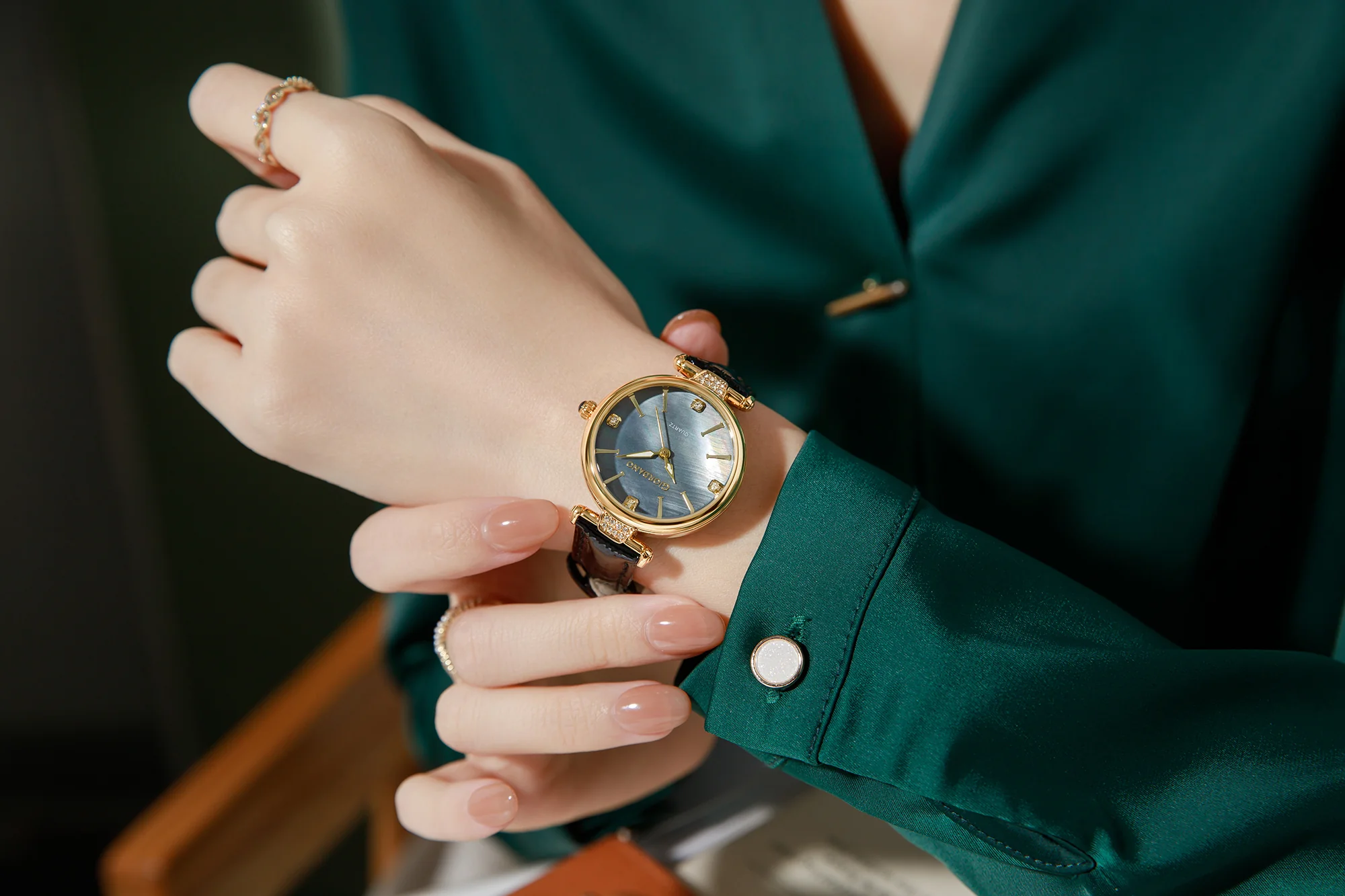 Giordano Analog Quartz Watch for Women with sunray Round Grey Dial, Blue Crown, Luminos hands and Crystal hour markers, Black Leather Strap - GZ-60161-01 - Image 2