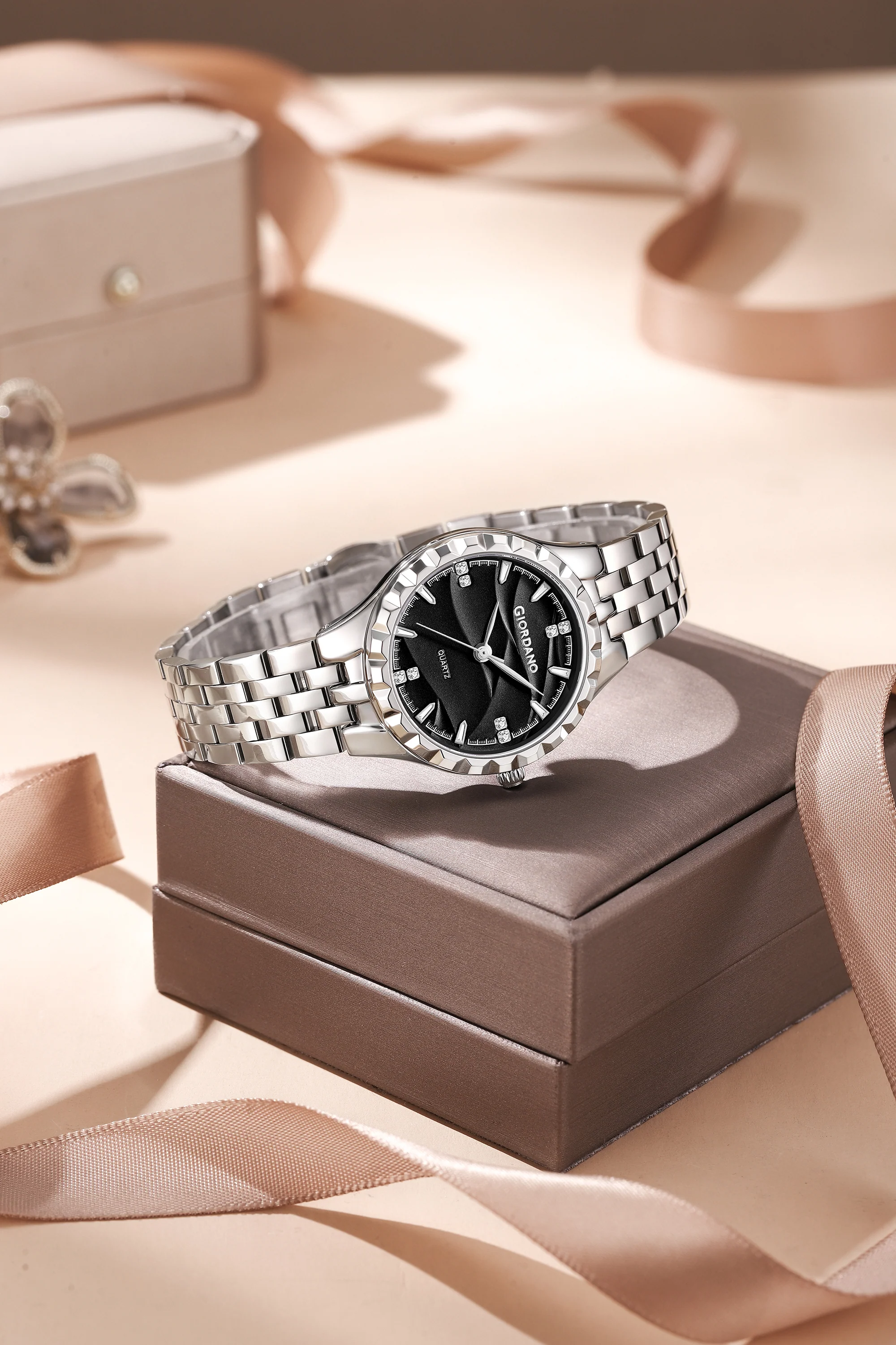 Giordano Analog Quartz Watch for Women with Textured Round Black Dial, Luminous Hands and Markers, Silver Stainless Steel Strap - GZ-60164-11 - Image 3