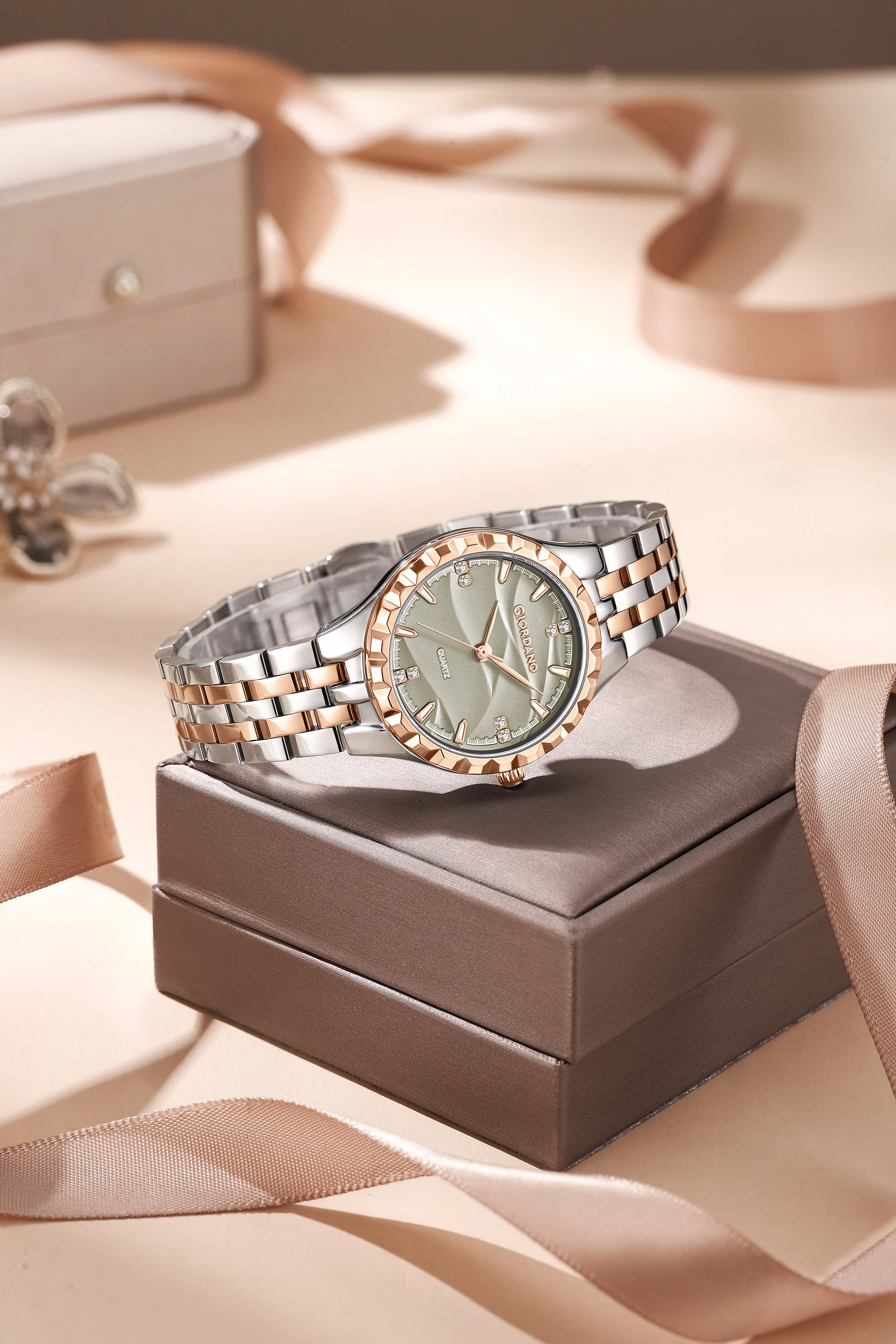 Giordano Analog Quartz Watch for Women with Textured Round Grey Dial, Luminous Hands and Markers, Silver and Rose Gold Stainless Steel Strap - GZ-60164-44 - Image 3