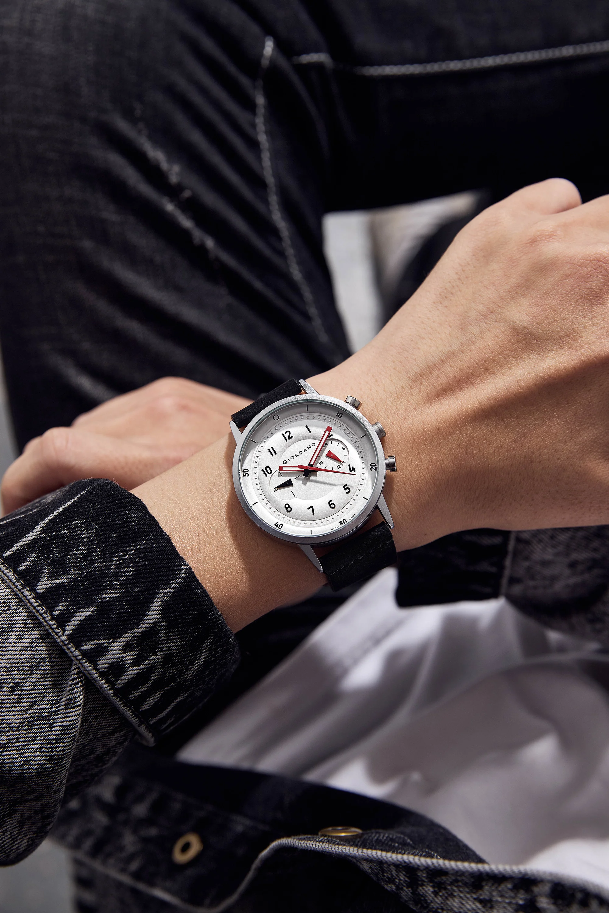 Giordano Analog Sporty Multi-Functional Watch for Men with Round Shape dial and Leather Strap | GZ-50088-02 - Image 2