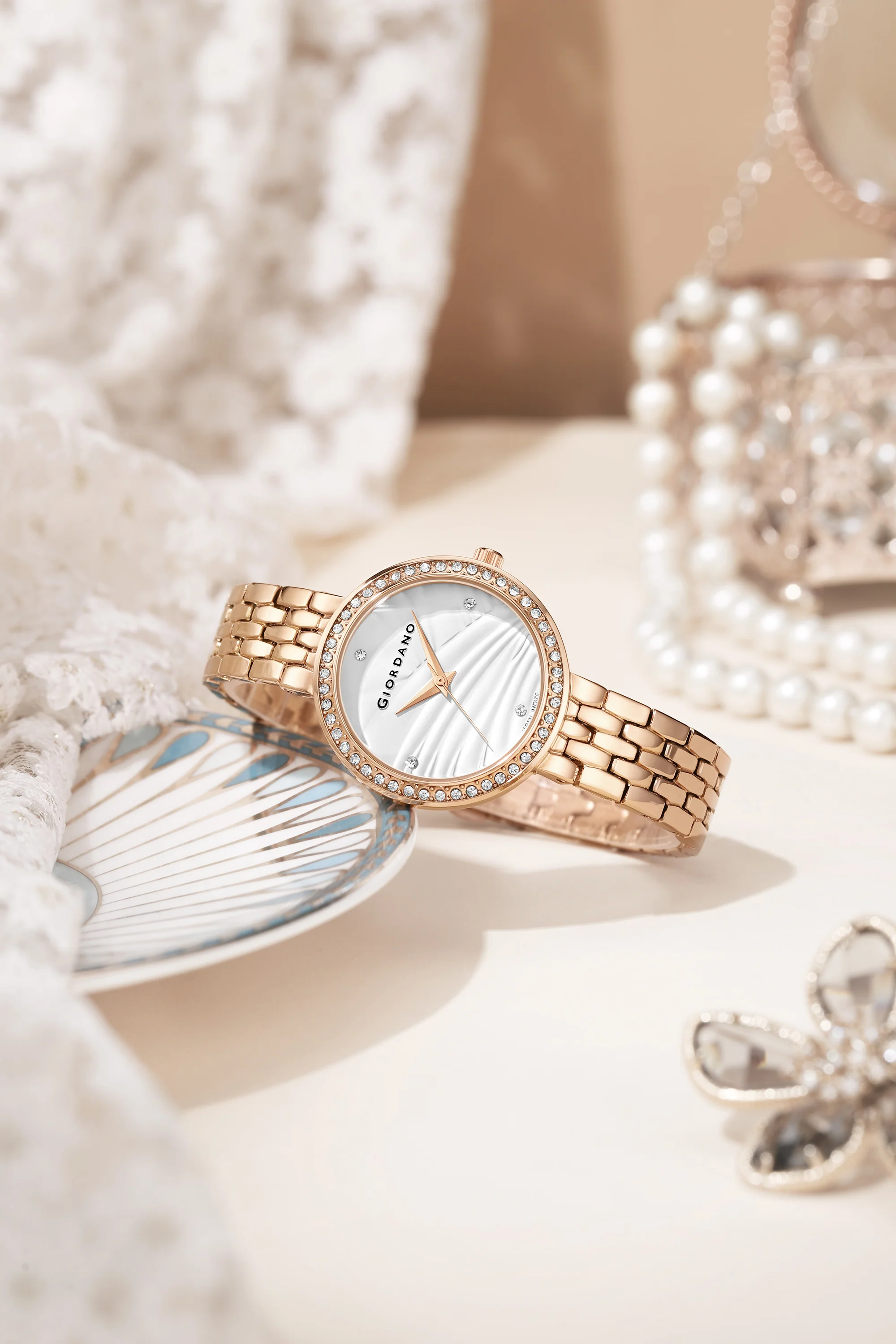 Giordano Analog Stylish Watch for Women with Crystal Bezel & Textured Dial and Stainless Steel Strap - GZ-60079-22 - Image 3