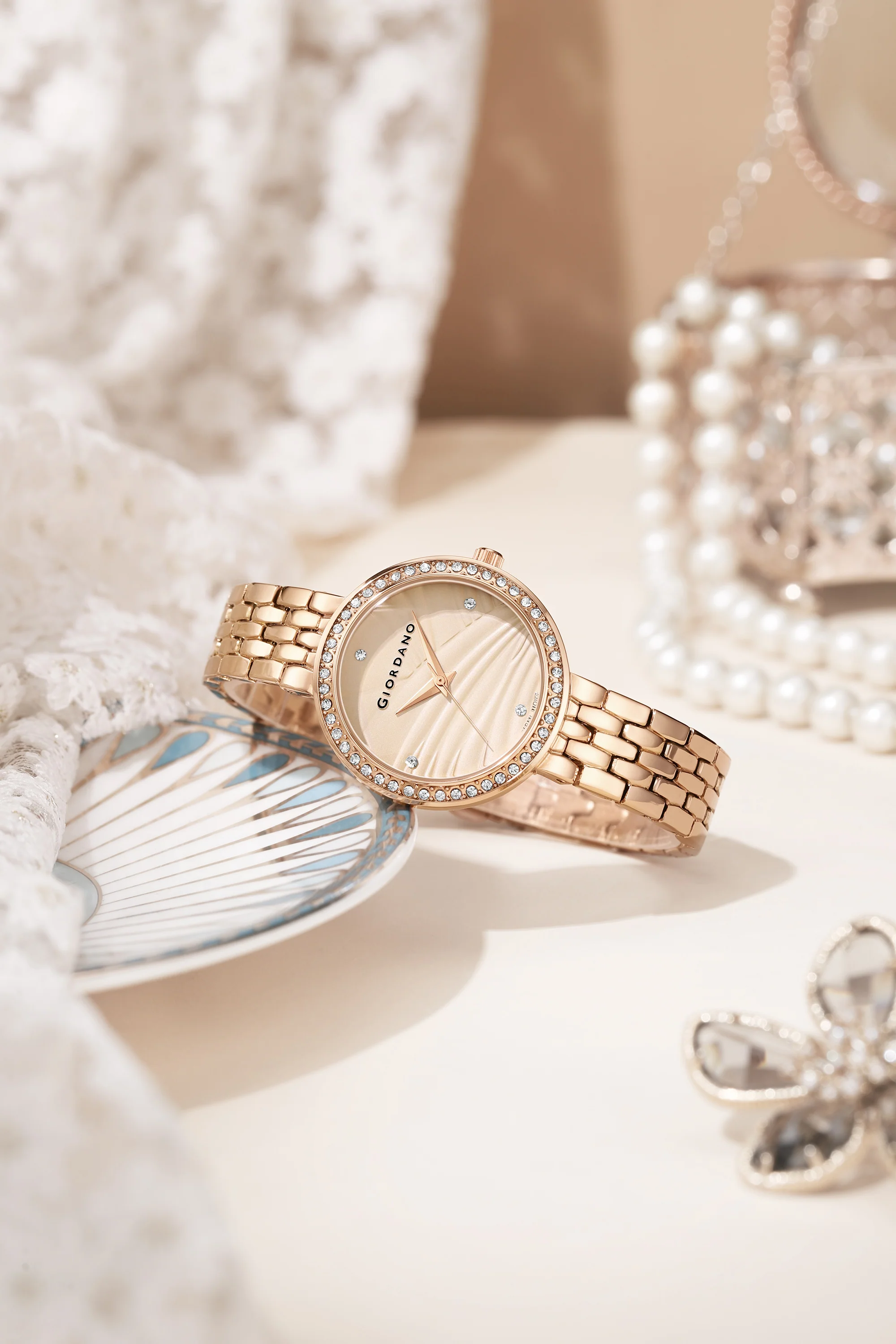 Giordano Analog Stylish Watch for Women with Crystal Bezel & Textured Dial and Stainless Steel Strap - GZ-60079-33 - Image 3