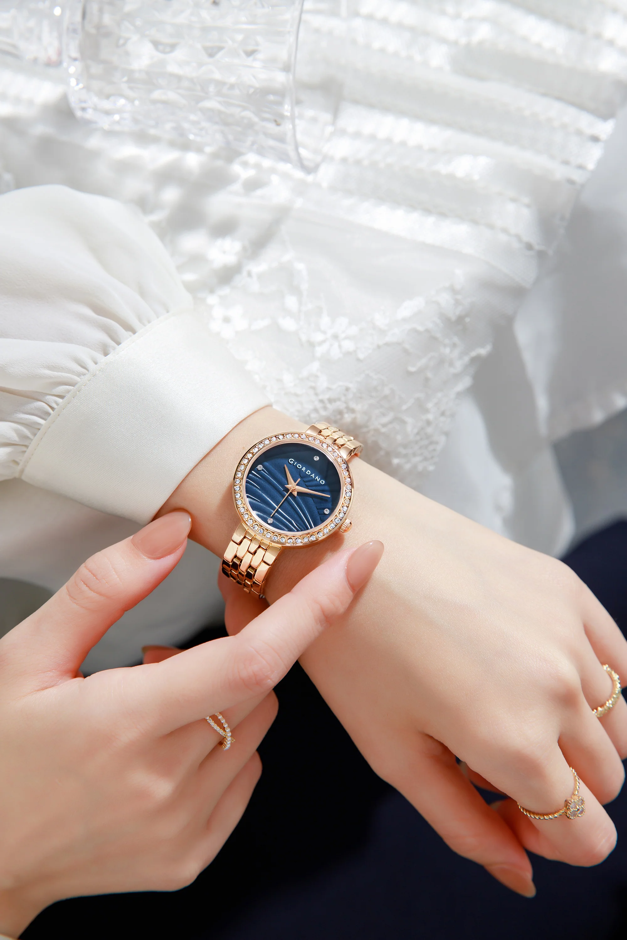Giordano Analog Stylish Watch for Women with Crystal Bezel & Textured Dial and Stainless Steel Strap - GZ-60079-44 - Image 2