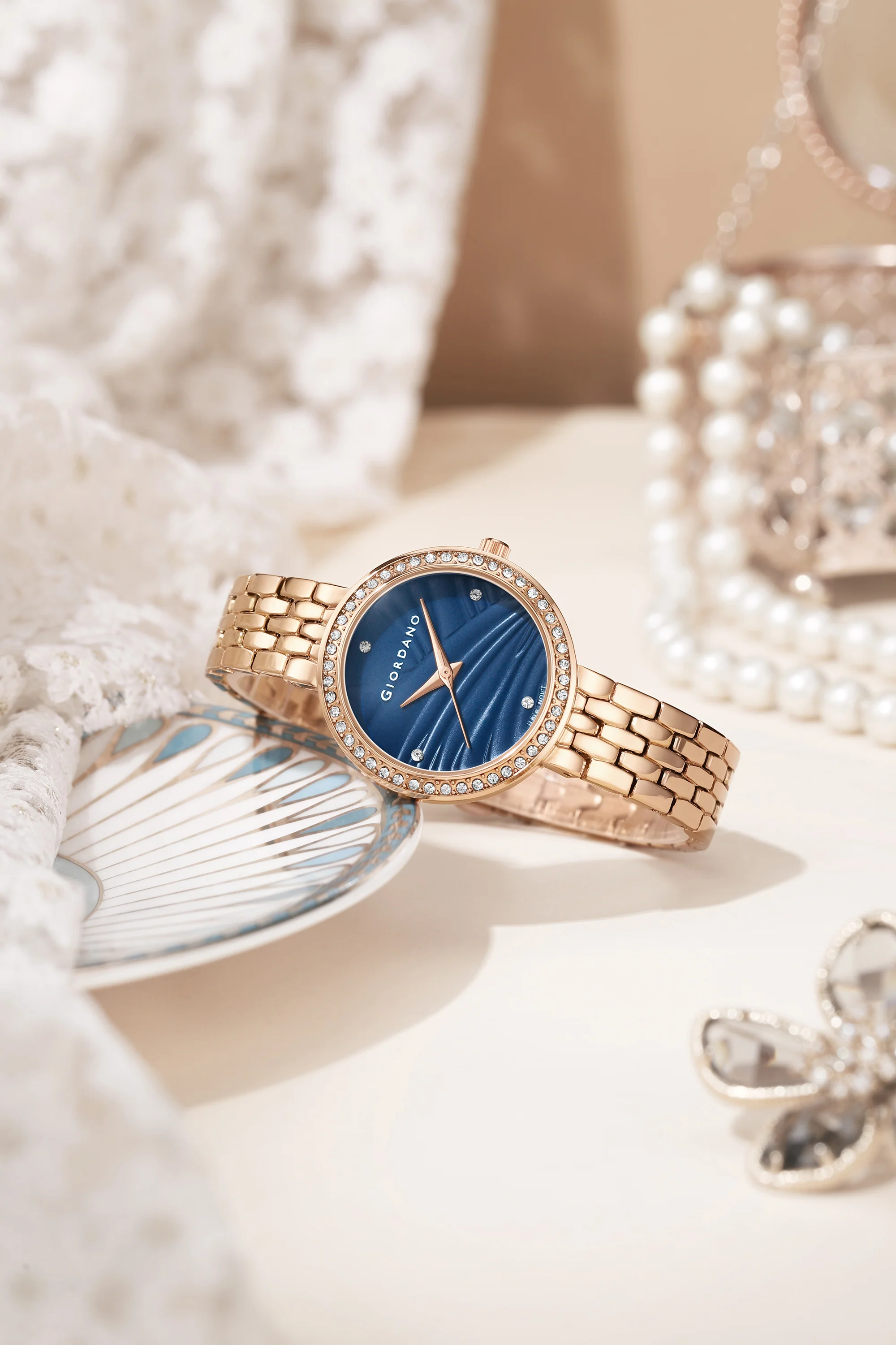 Giordano Analog Stylish Watch for Women with Crystal Bezel & Textured Dial and Stainless Steel Strap - GZ-60079-44 - Image 3