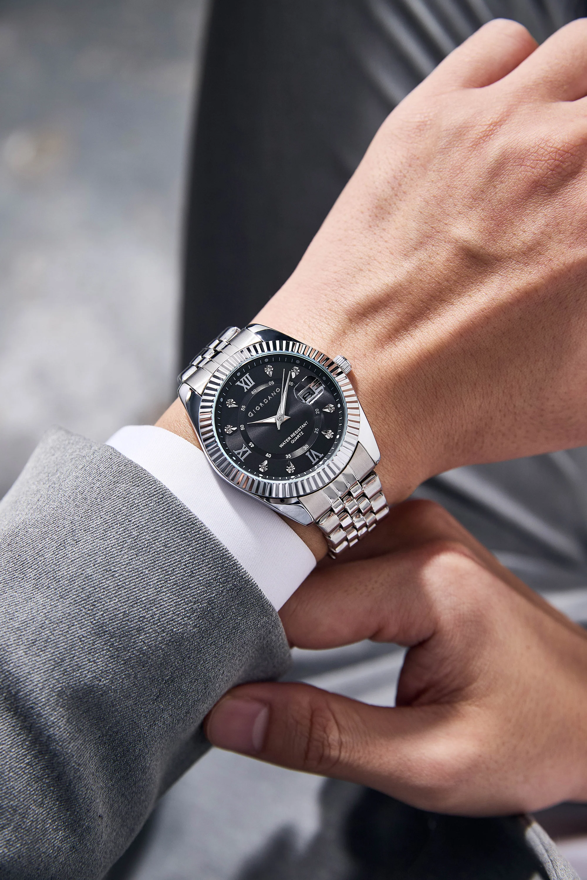 Giordano Analog Watch For Men - Dual-Tone Stainless Steel Strap, Crystal Indices And Fluted Bezel GZ-50139-11 - Image 2
