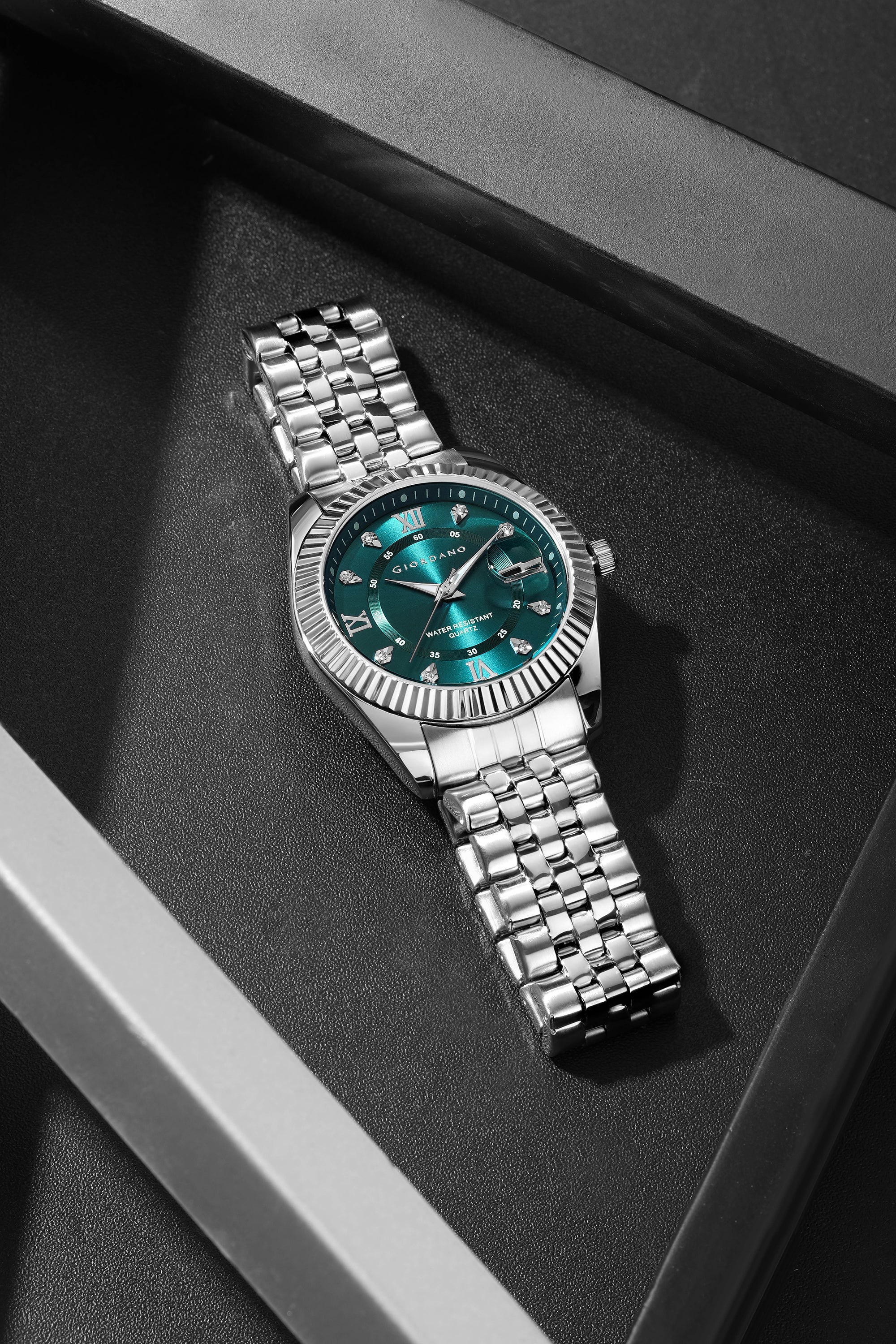 Giordano Analog Watch For Men - Dual-Tone Stainless Steel Strap, Crystal Indices And Fluted Bezel GZ-50139-22 - Image 3