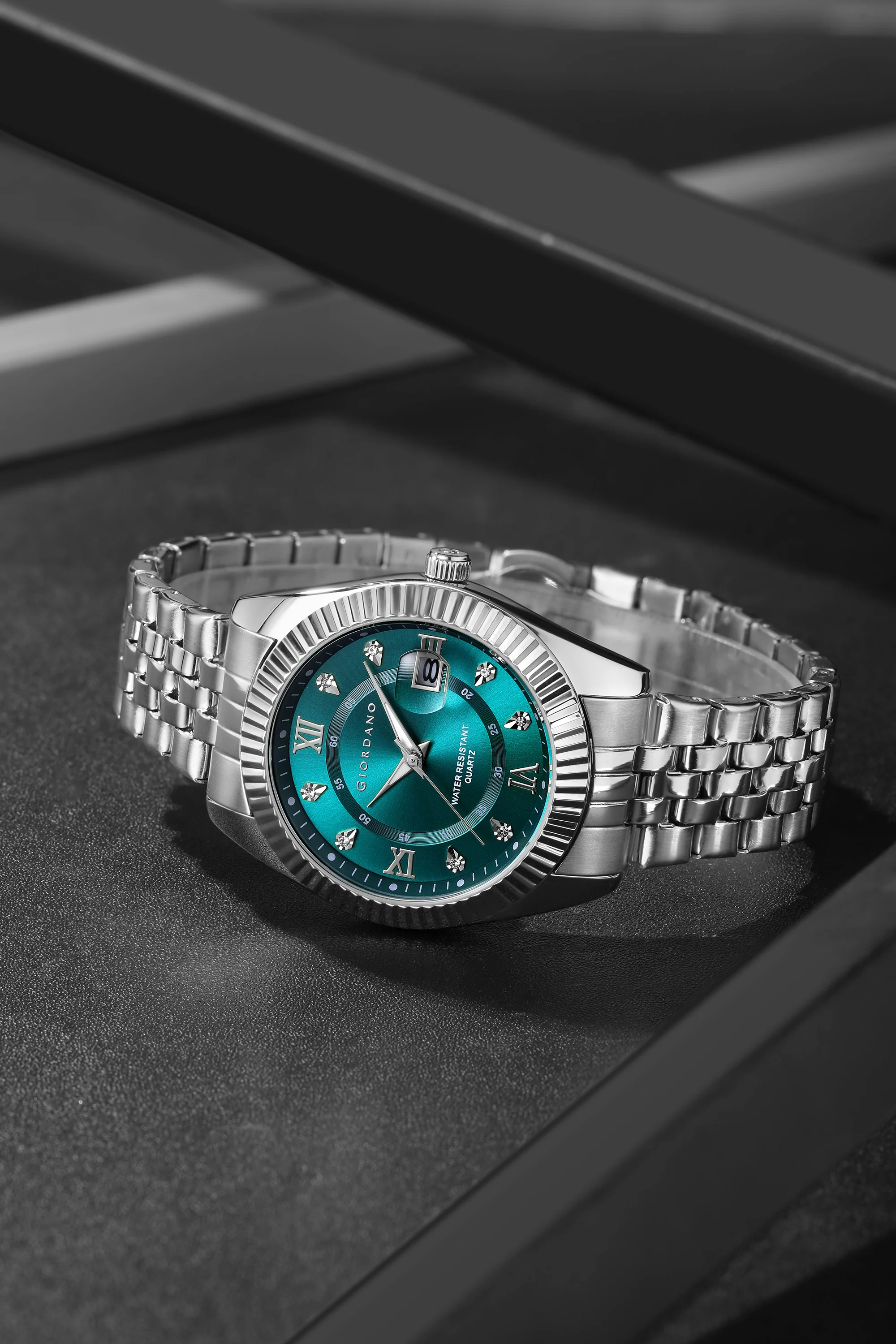 Giordano Analog Watch For Men - Dual-Tone Stainless Steel Strap, Crystal Indices And Fluted Bezel GZ-50139-22 - Image 4