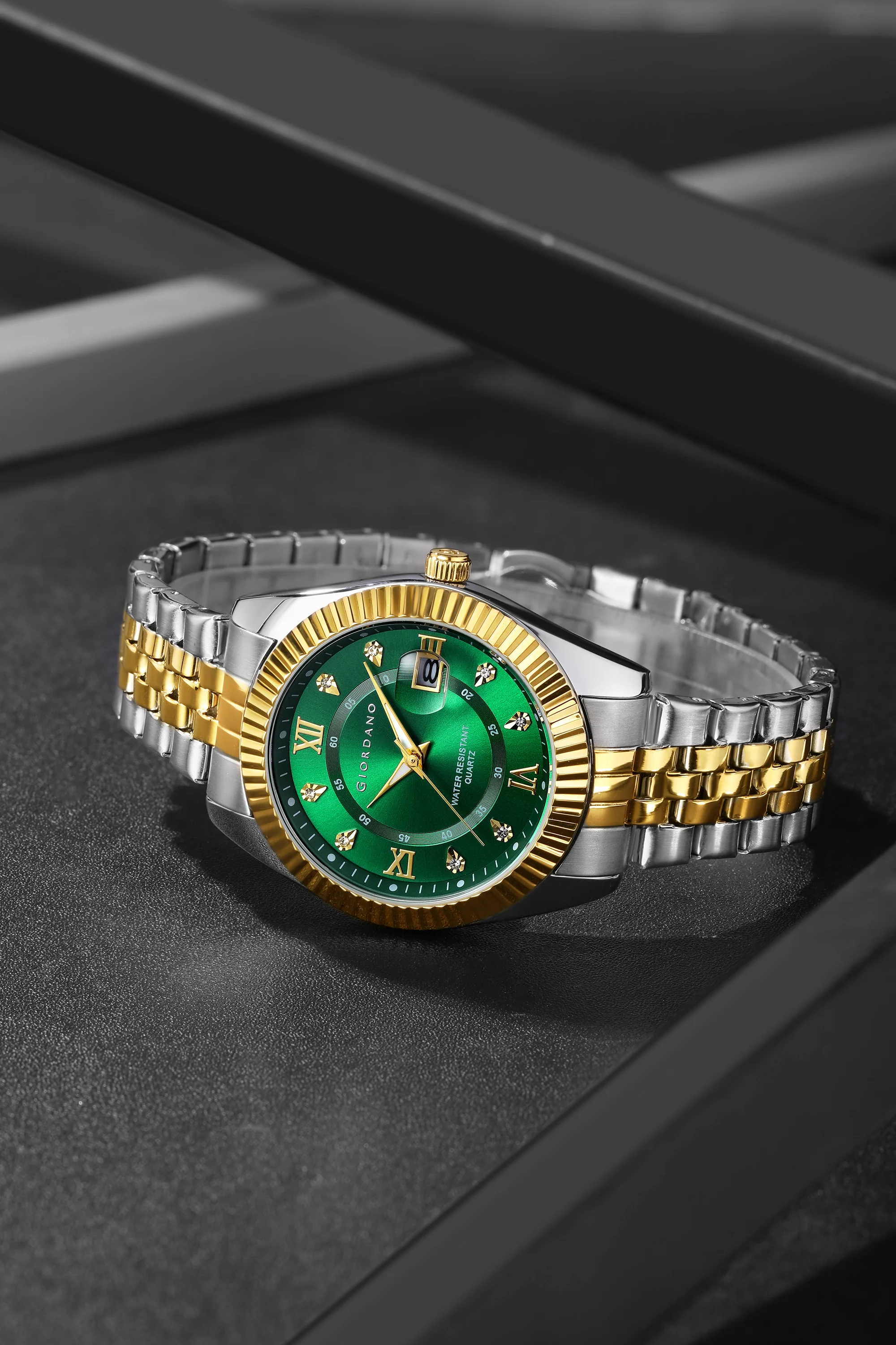 Giordano Analog Watch For Men - Dual-Tone Stainless Steel Strap, Crystal Indices And Fluted Bezel GZ-50139-33 - Image 3