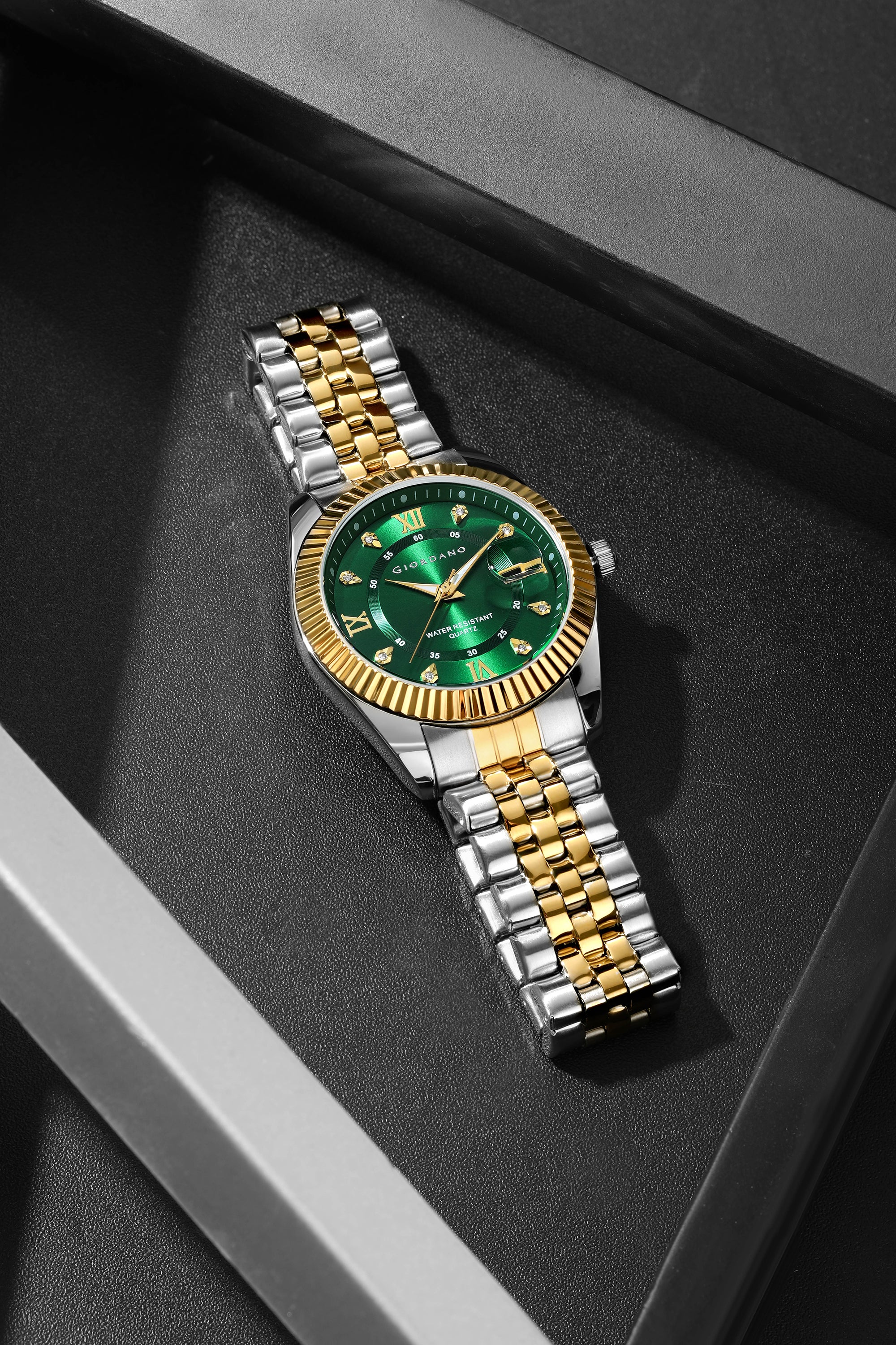 Giordano Analog Watch For Men - Dual-Tone Stainless Steel Strap, Crystal Indices And Fluted Bezel GZ-50139-33 - Image 4