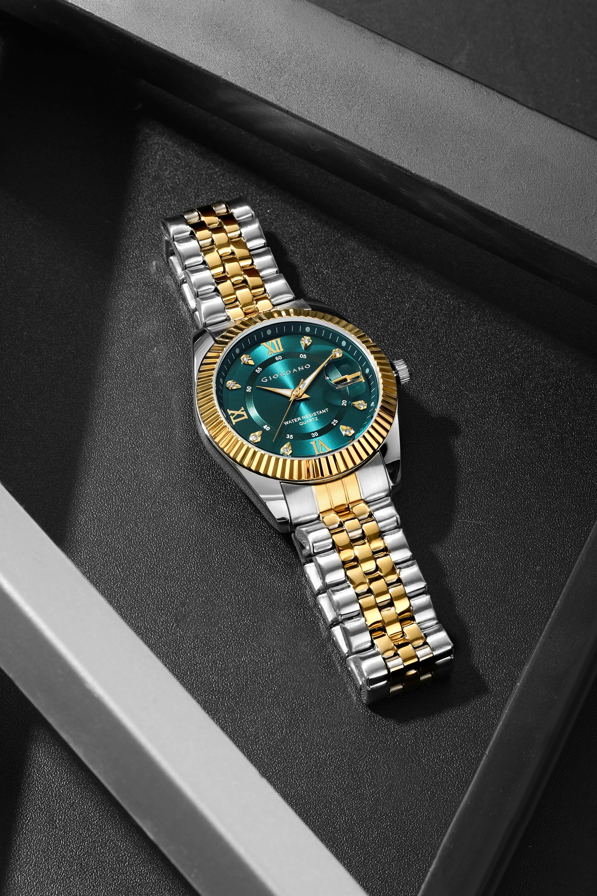 Giordano Analog Watch For Men - Dual-Tone Stainless Steel Strap, Crystal Indices And Fluted Bezel GZ-50139-44 - Image 3