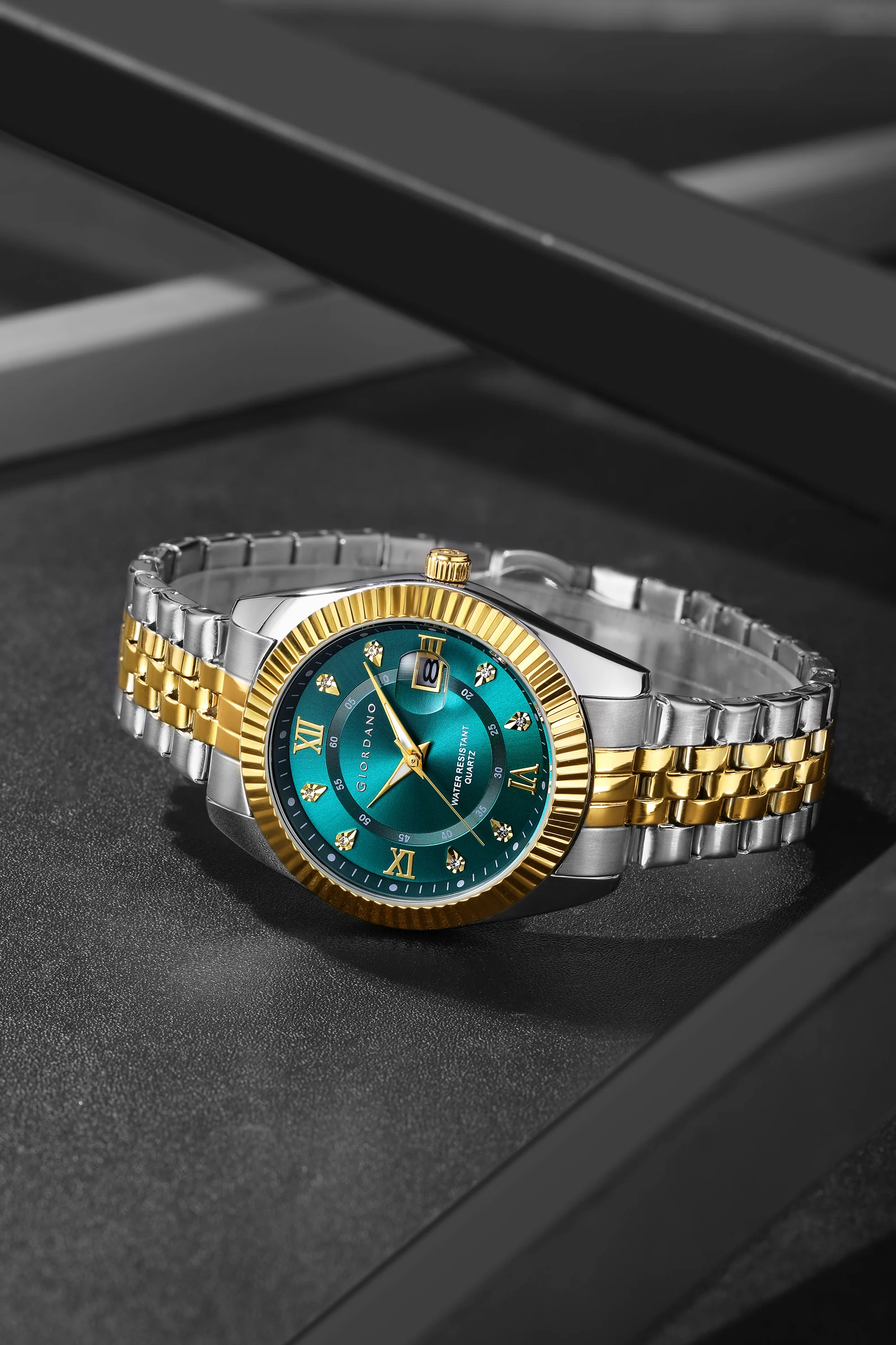 Giordano Analog Watch For Men - Dual-Tone Stainless Steel Strap, Crystal Indices And Fluted Bezel GZ-50139-44 - Image 4
