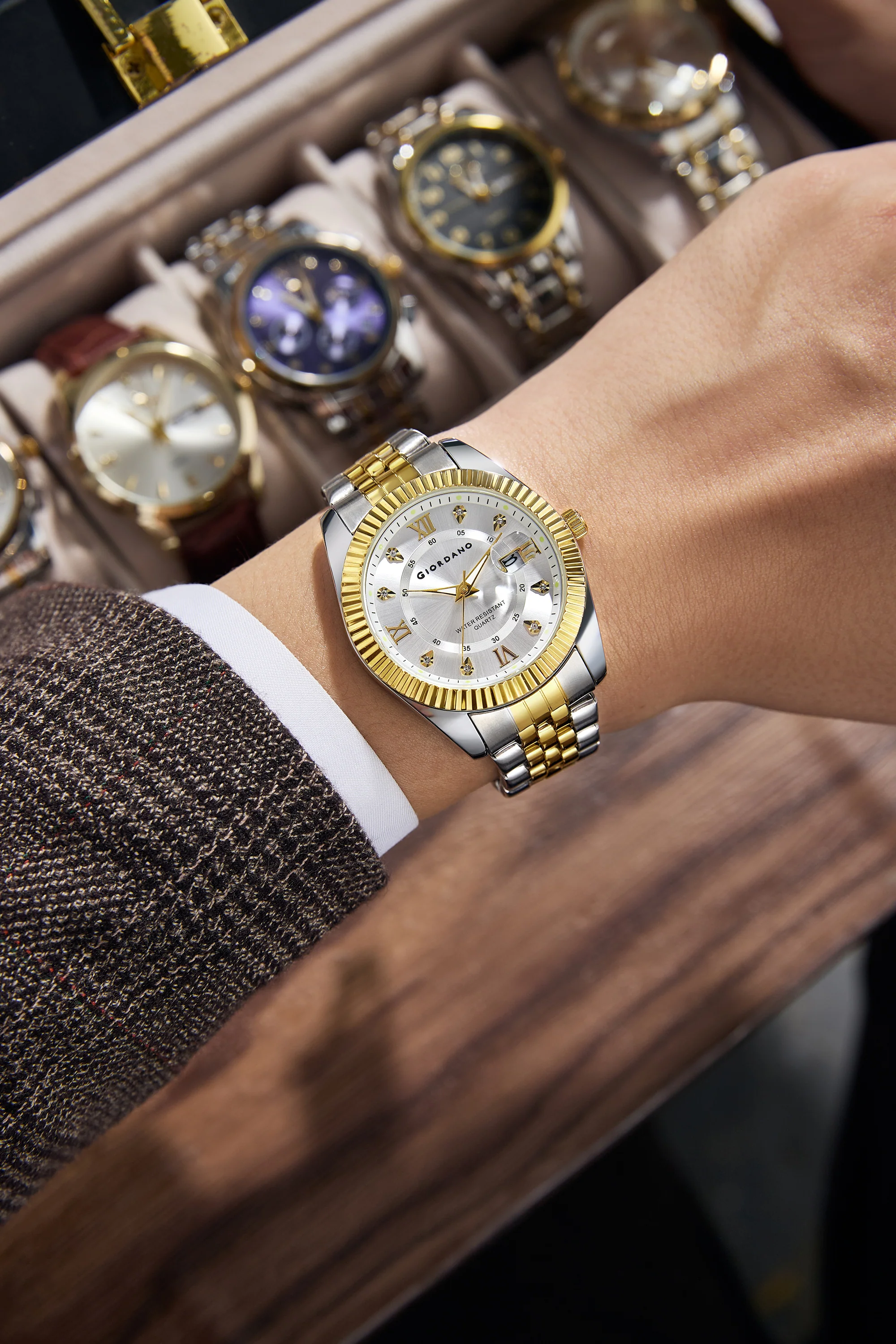 Giordano Analog Watch For Men - Dual-Tone Stainless Steel Strap, Crystal Indices And Fluted Bezel GZ-50139-55 - Image 2