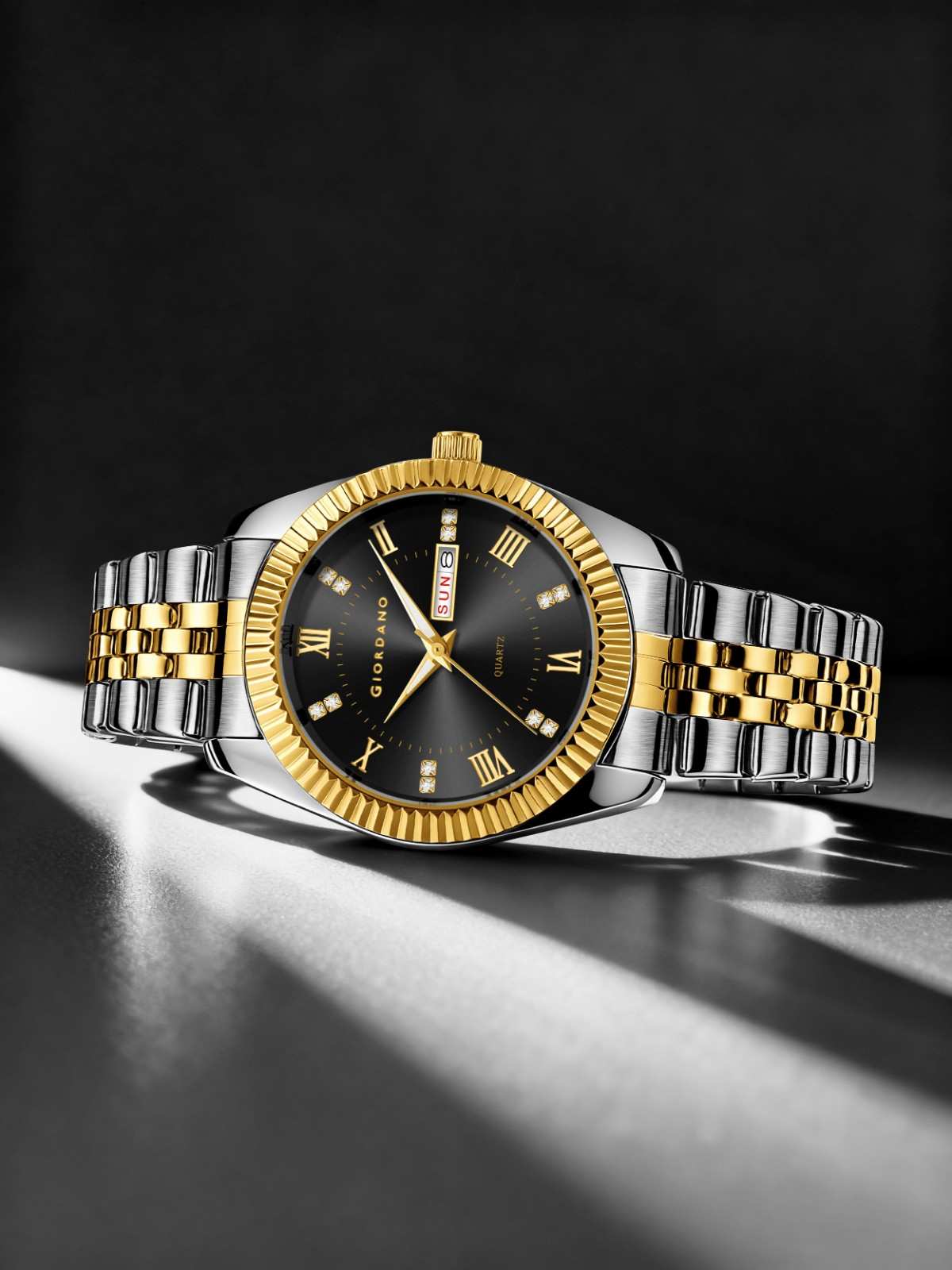 GIORDANO Analog Watch for Men – Luxury Two-Tone Stainless Steel Strap, Gold Accents, Crystal Hour Markers, Fluted Bezel, and Day-Date Display - GZ-50173-11 - Image 3