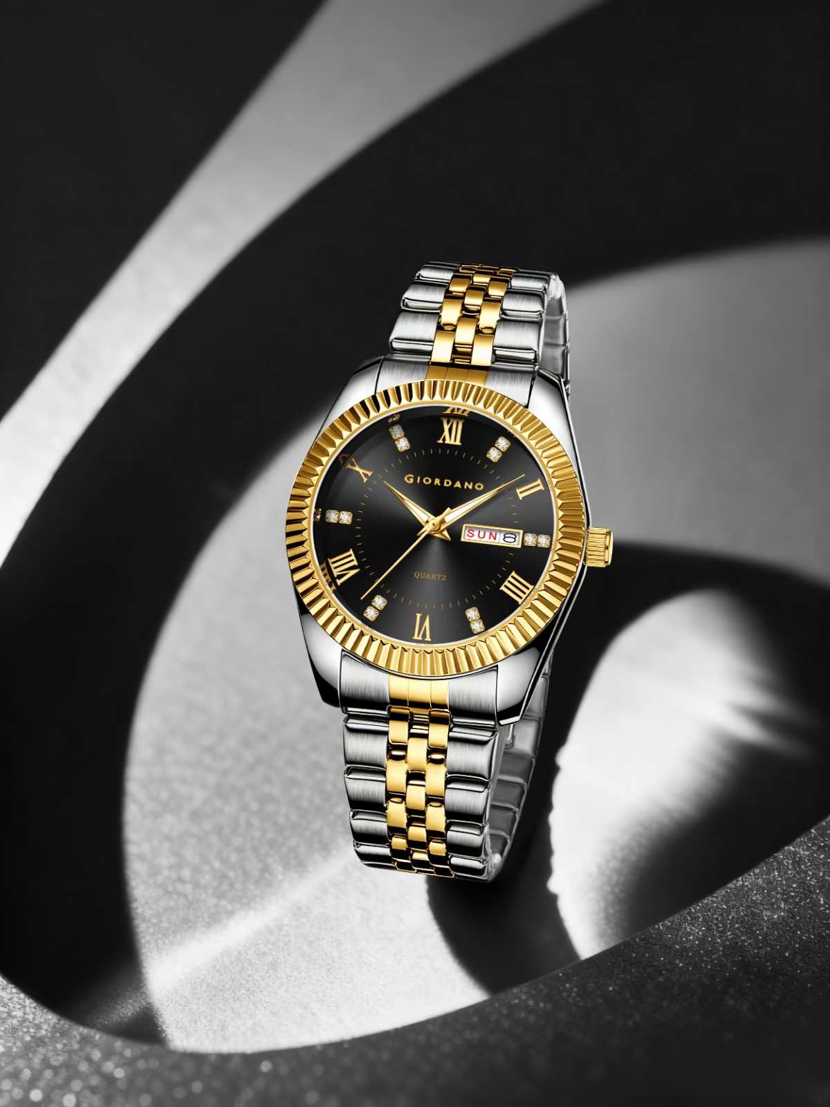 GIORDANO Analog Watch for Men – Luxury Two-Tone Stainless Steel Strap, Gold Accents, Crystal Hour Markers, Fluted Bezel, and Day-Date Display - GZ-50173-11 - Image 4