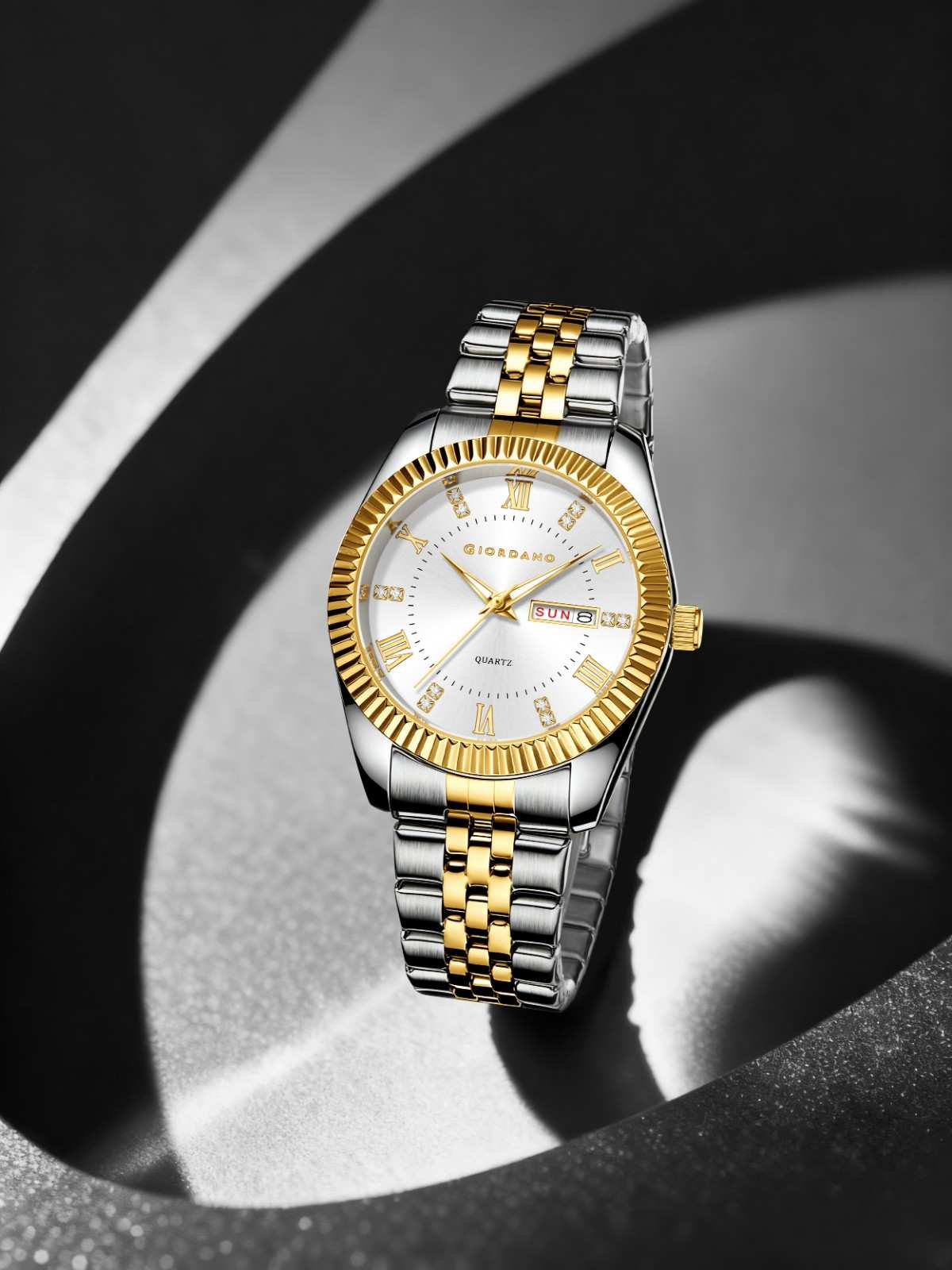 GIORDANO Analog Watch for Men – Luxury Two-Tone Stainless Steel Strap, Gold Accents, Crystal Hour Markers, Fluted Bezel, and Day-Date Display - GZ-50173-22 - Image 3