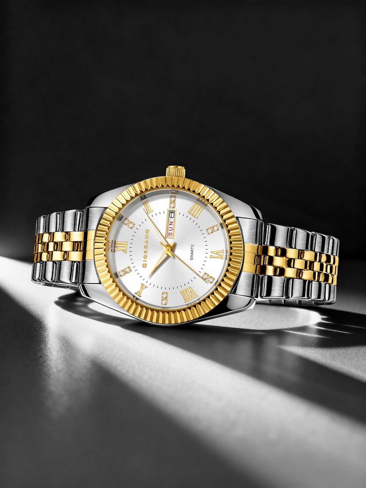 GIORDANO Analog Watch for Men – Luxury Two-Tone Stainless Steel Strap, Gold Accents, Crystal Hour Markers, Fluted Bezel, and Day-Date Display - GZ-50173-22 - Image 4