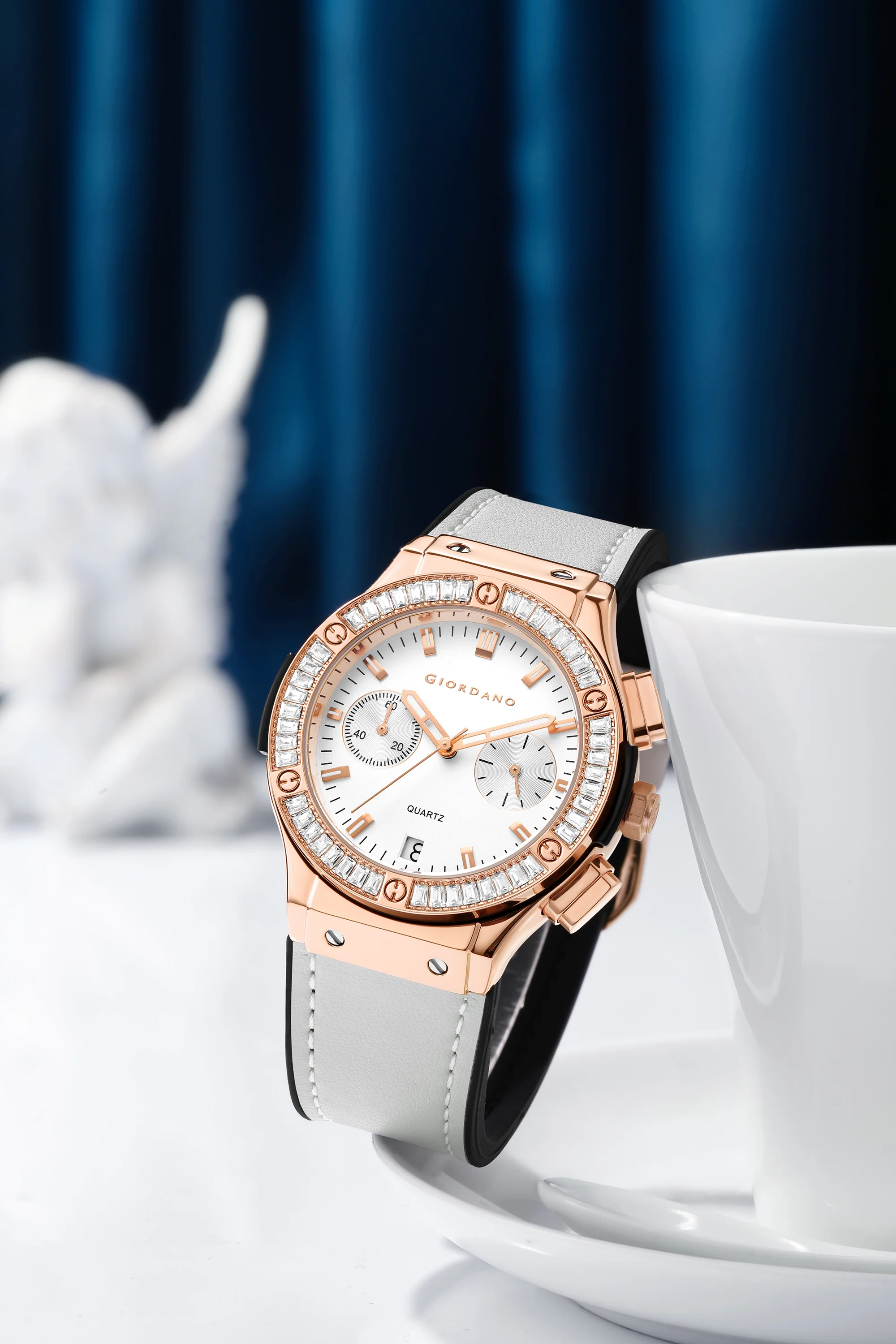 Giordano analog Watch for men  – Round Dial,  Leather Strap, Crystal-Studded Bezel with Quartz Movement-GZ-60093-03 - Image 3