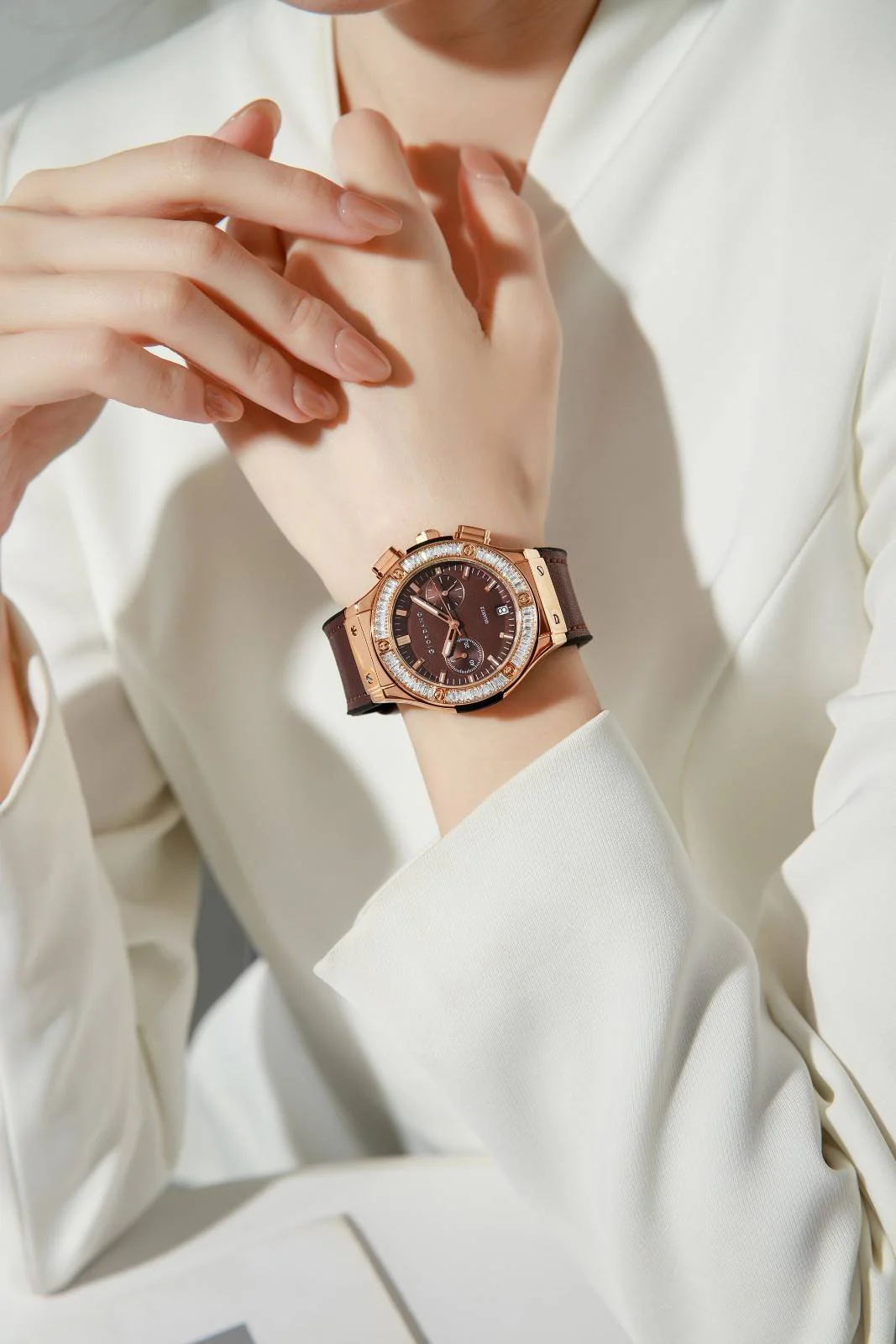 Giordano analog Watch for Women  – Round Dial,  Leather Strap, Crystal-Studded Bezel with Quartz Movement-GZ-60093-05 - Image 2