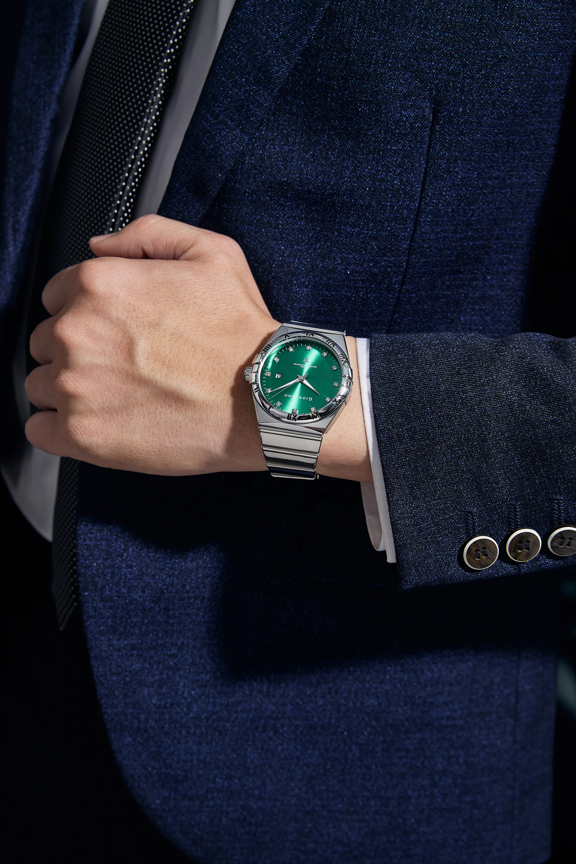 Giordano Analog Watch for Men Round Green Dial with Crystal Markers, Roman Bezel, Date Display & Stainless Steel Strap GZ-50220-22 - Image 2