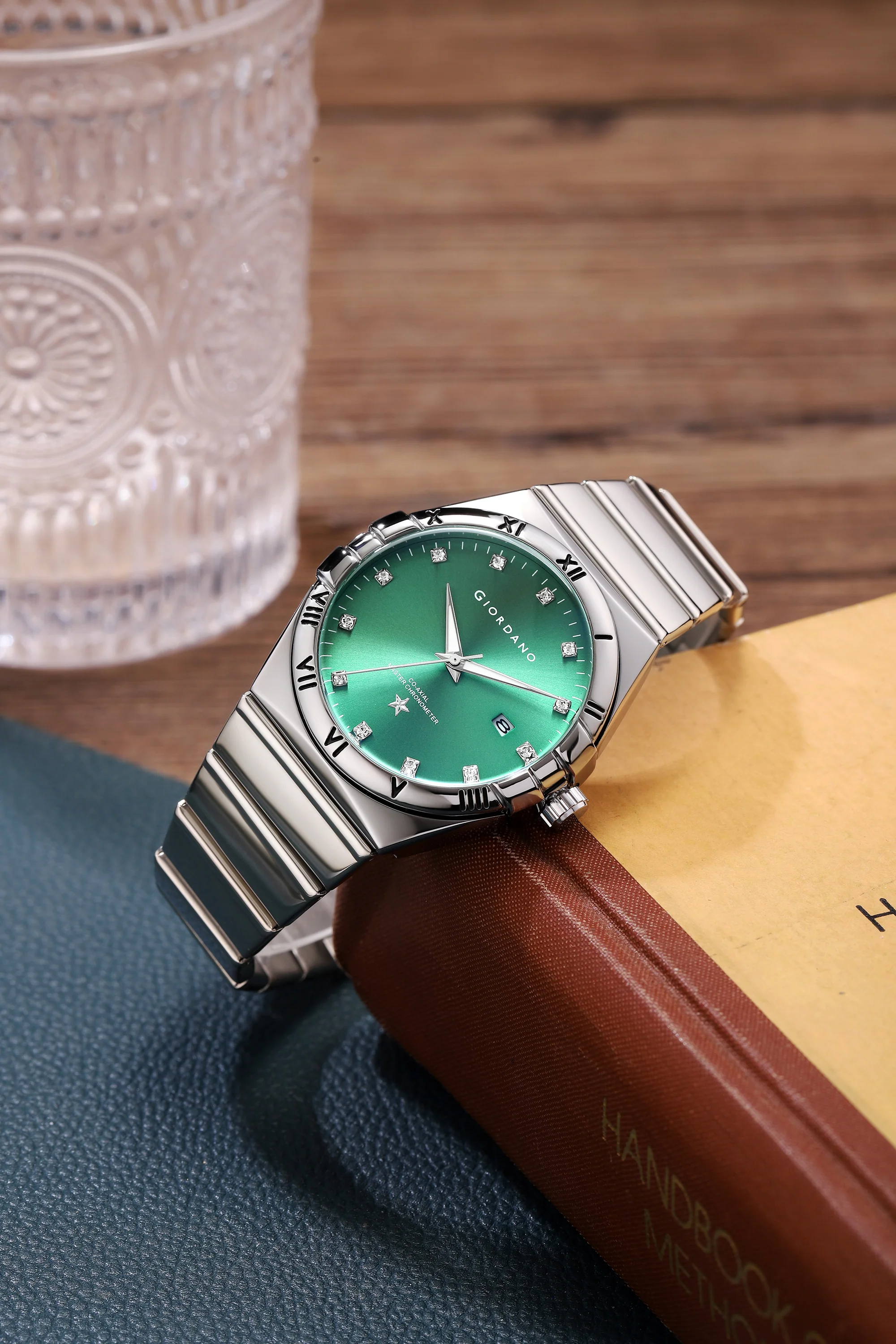 Giordano Analog Watch for Men Round Green Dial with Crystal Markers, Roman Bezel, Date Display & Stainless Steel Strap GZ-50220-22 - Image 3