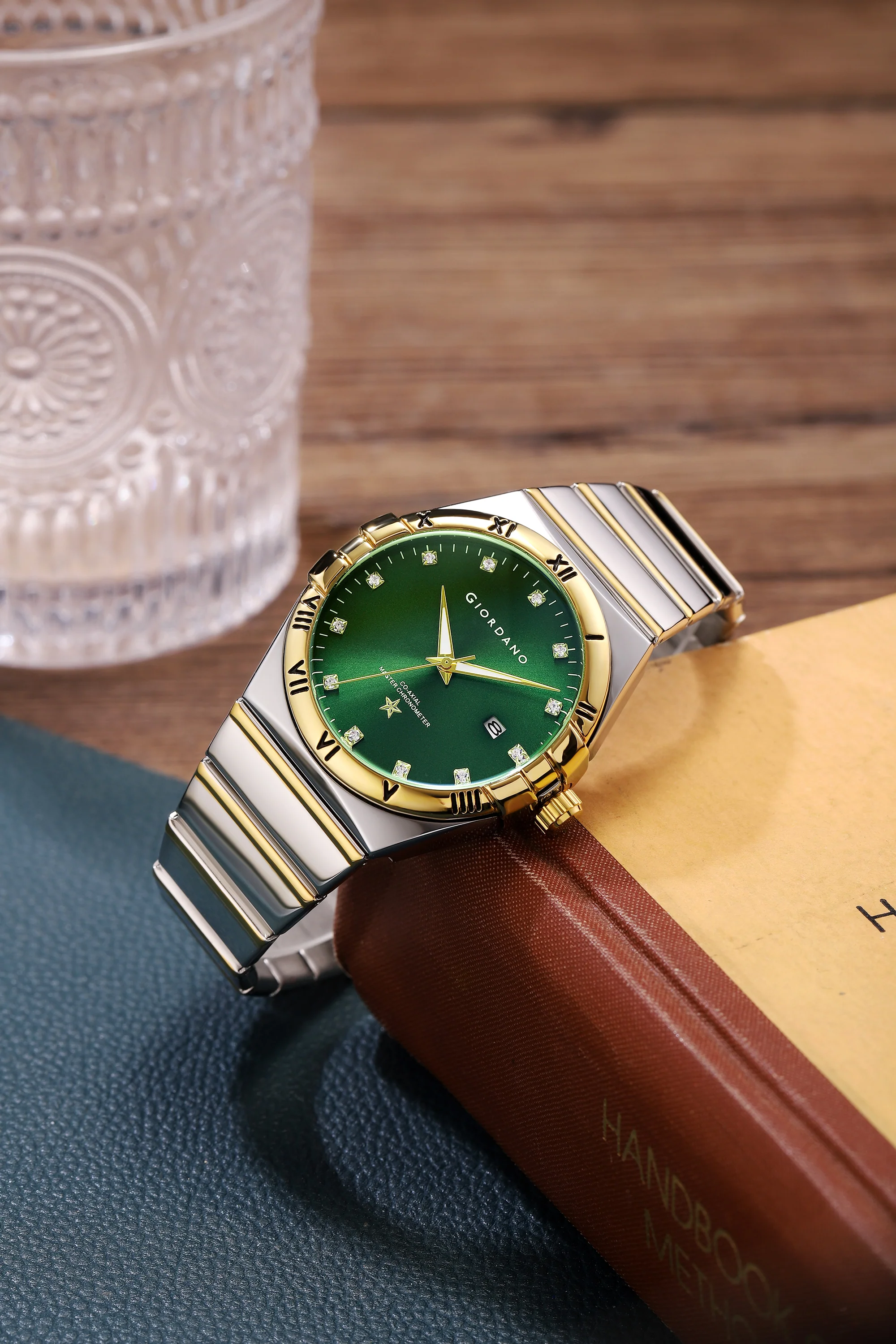 Giordano Analog Watch for Men Round Green Dial with Crystal Markers, Roman Bezel, Date Display & Stainless Steel Strap GZ-50220-33 - Image 3