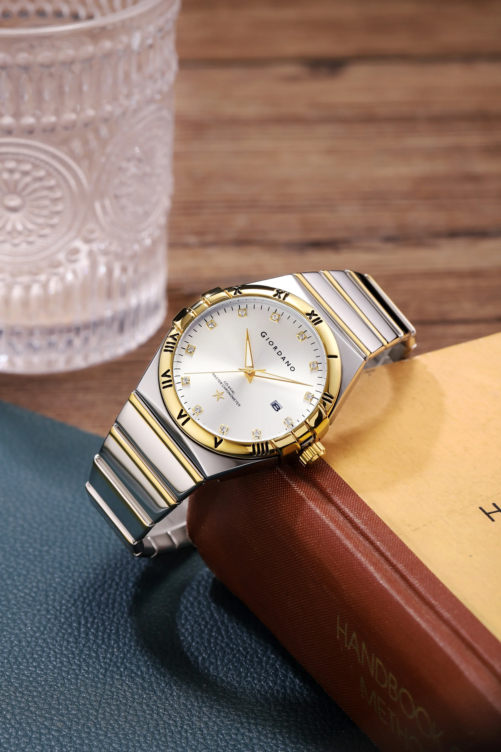 Giordano Analog Watch for Men Round Silver Dial with Crystal Markers, Roman Bezel, Date Display & Stainless Steel Strap GZ-50220-44 - Image 3