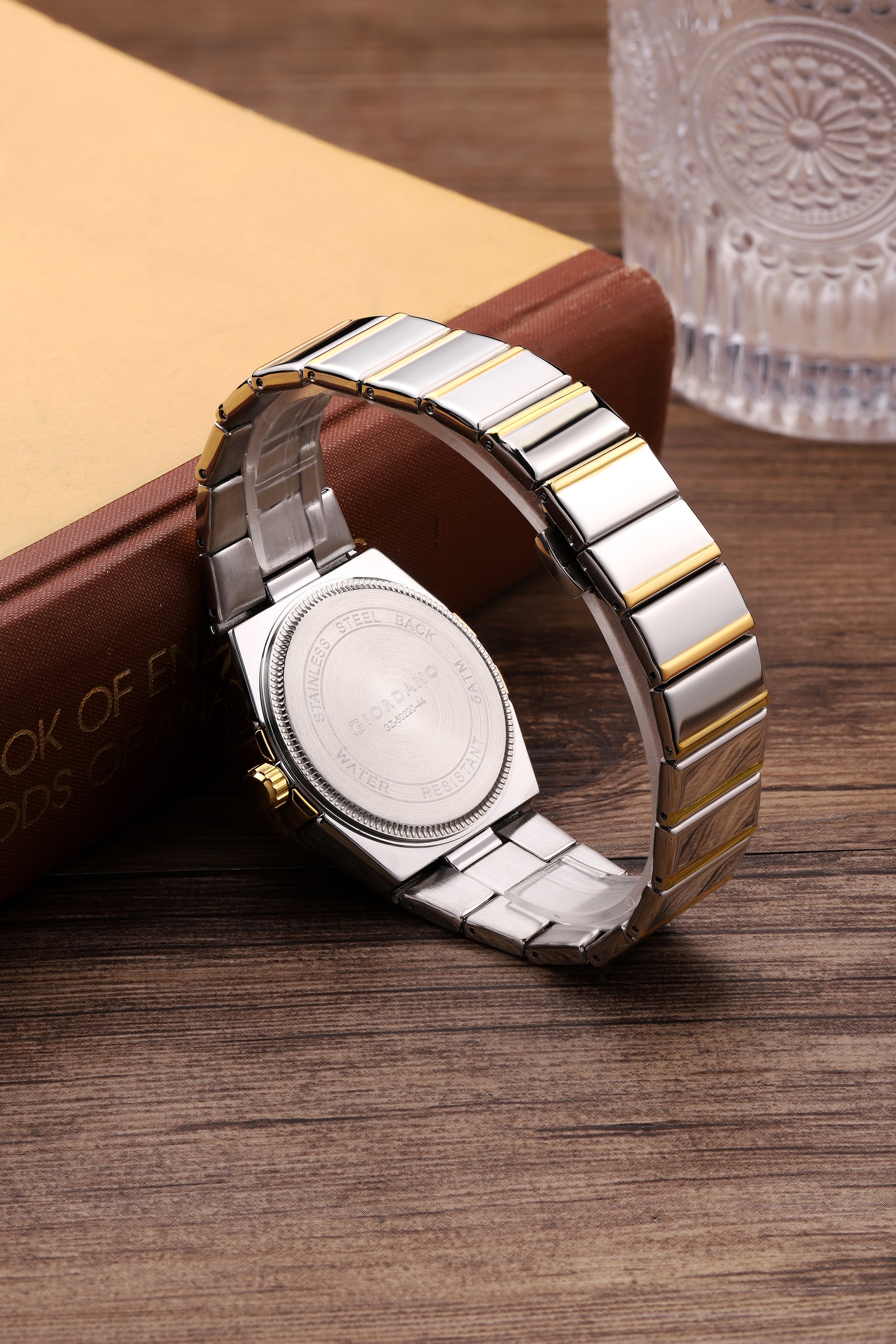 Giordano Analog Watch for Men Round Silver Dial with Crystal Markers, Roman Bezel, Date Display & Stainless Steel Strap GZ-50220-44 - Image 4