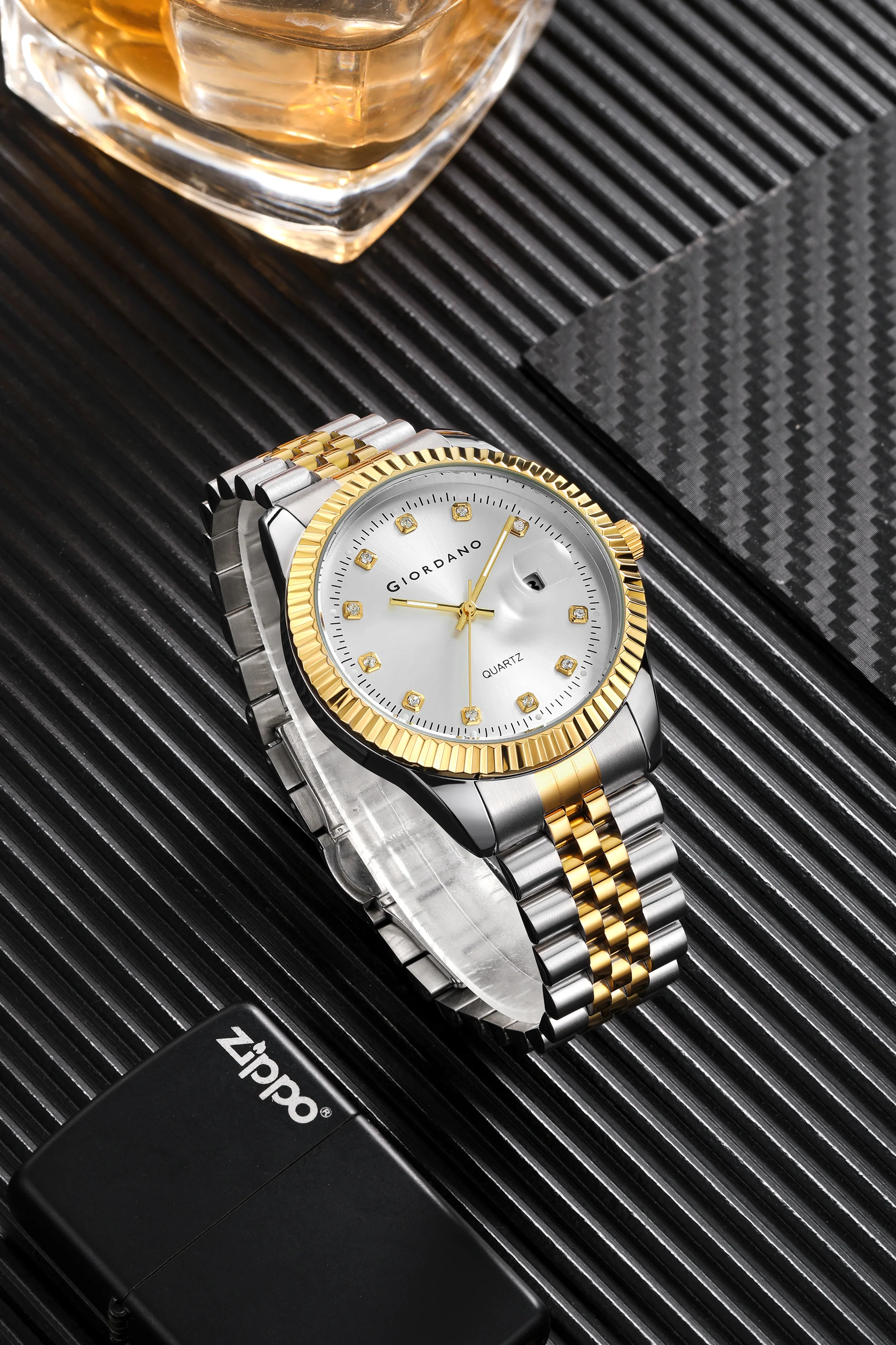 Giordano analog Watch for men with Dual-Tone Stainless Steel strap , Quartz Movement, Date Window, Diamond-Style Indices -GZ-50133-22 - Image 4