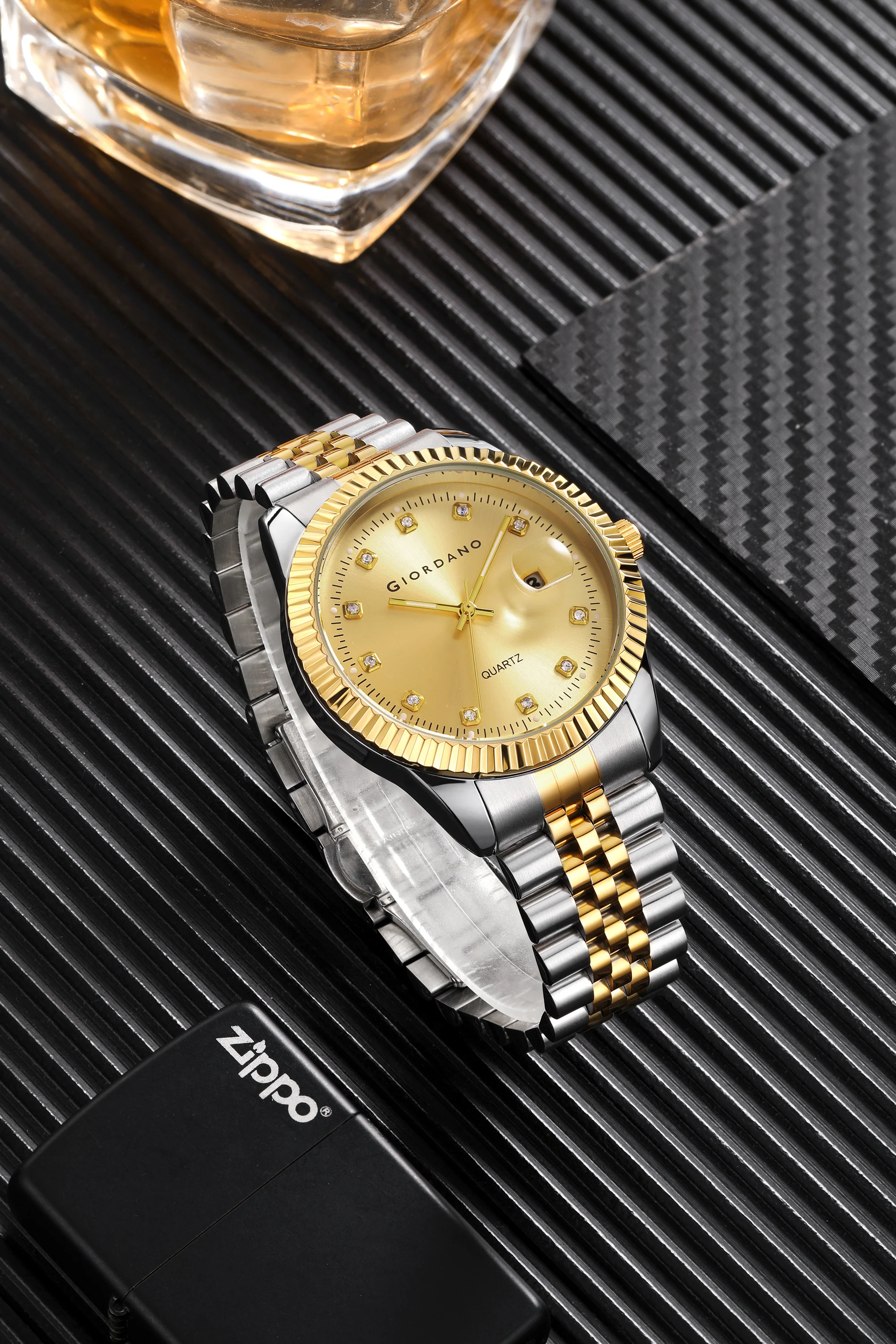 Giordano analog Watch for men with Dual-Tone Stainless Steel strap , Quartz Movement, Date Window, Diamond-Style Indices -GZ-50133-33 - Image 3