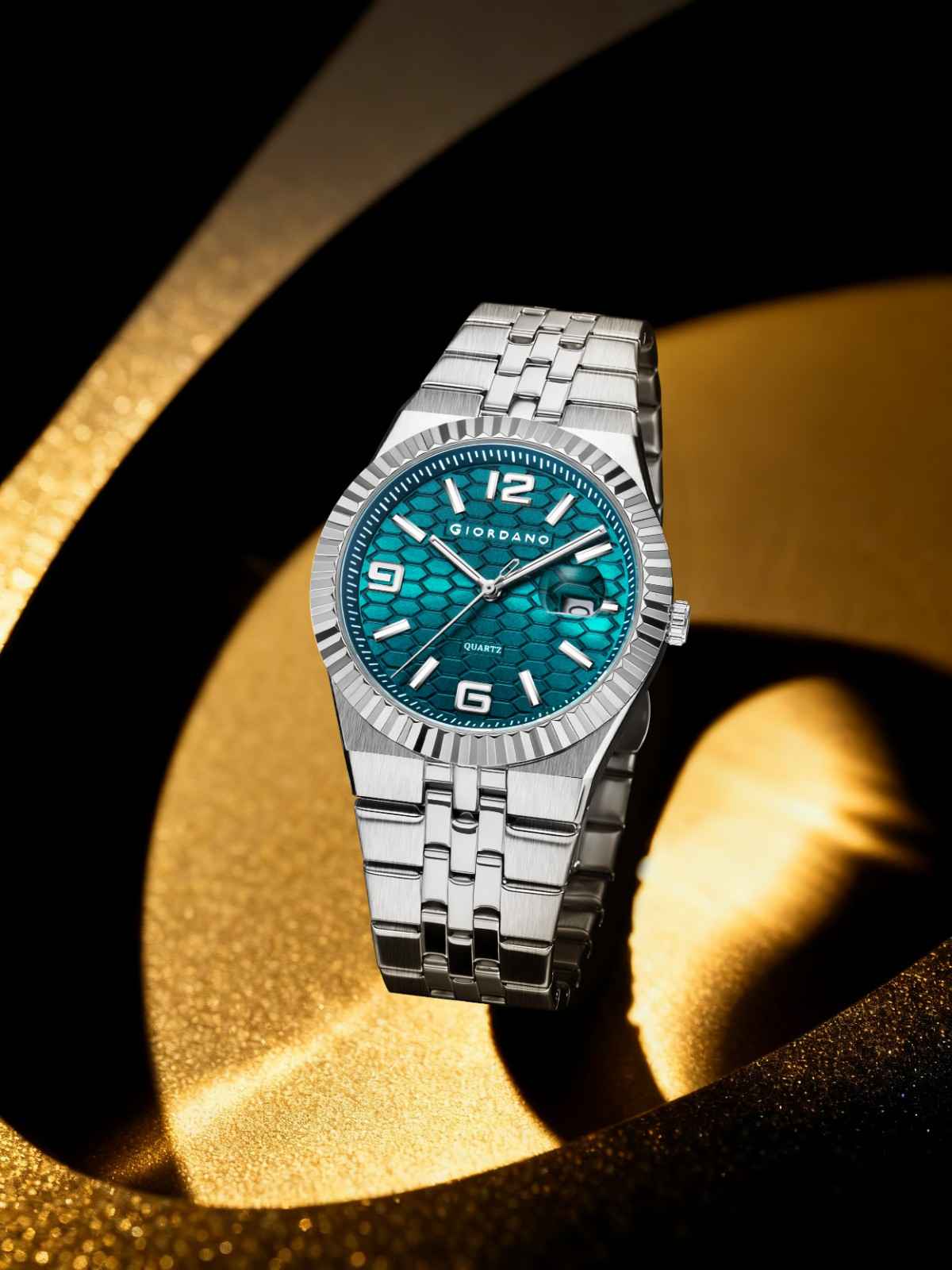 GIORDANO Analog Watch for Men with Honeycomb Dial, Fluted Bezel, Stainless Steel Strap, Date Window & Luminous Hour Markers - GZ-50172-11 - Image 3