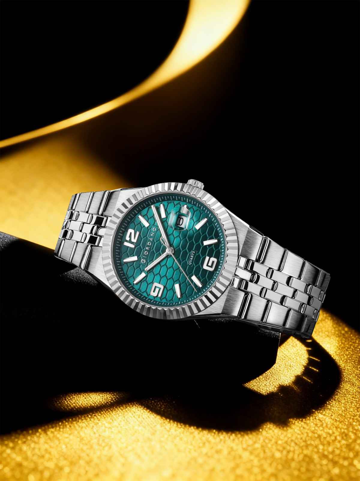 GIORDANO Analog Watch for Men with Honeycomb Dial, Fluted Bezel, Stainless Steel Strap, Date Window & Luminous Hour Markers - GZ-50172-11 - Image 4