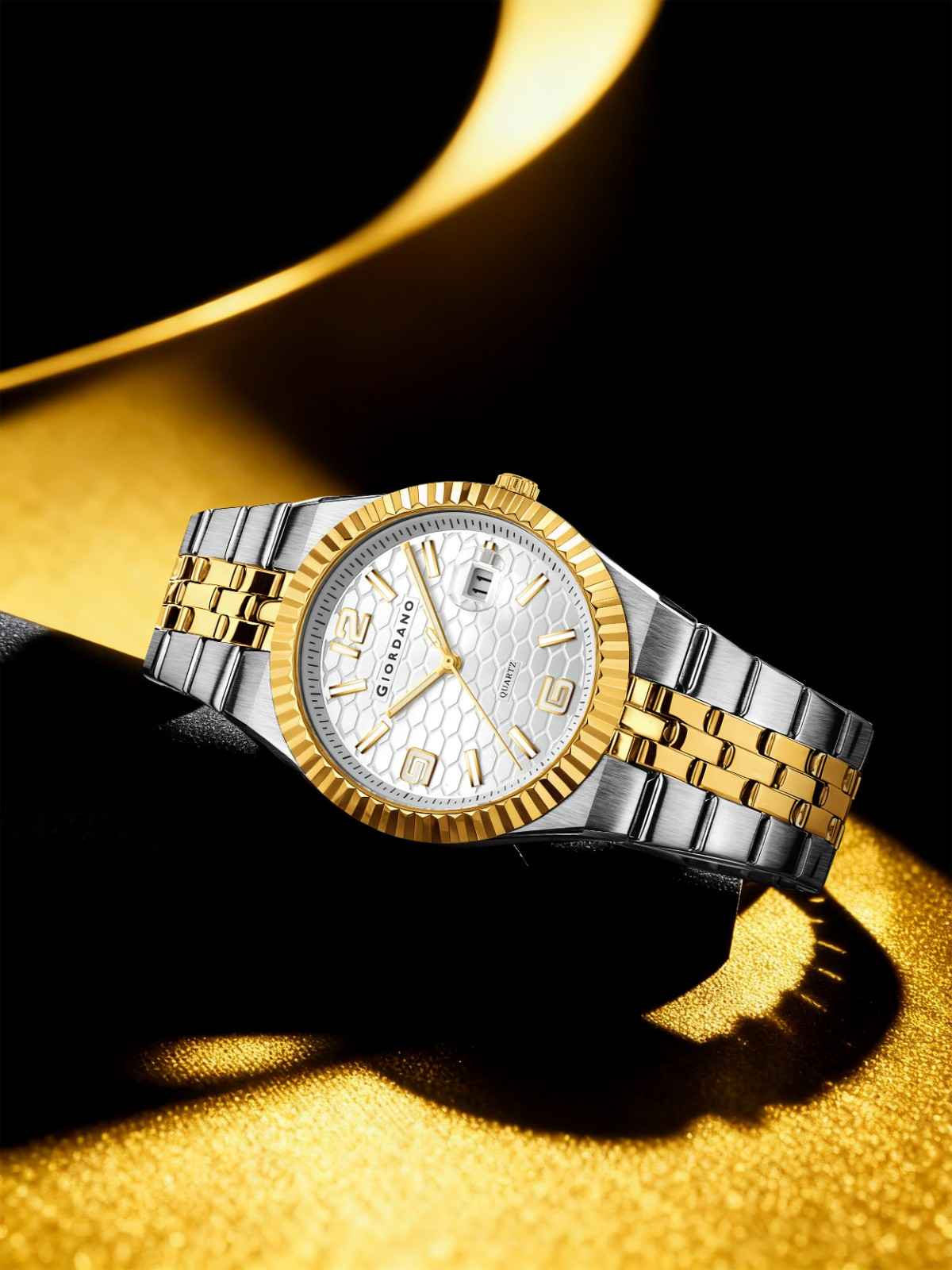GIORDANO Analog Watch for Men with Honeycomb Dial, Fluted Bezel, Stainless Steel Strap, Date Window & Luminous Hour Markers - GZ-50172-22 - Image 4