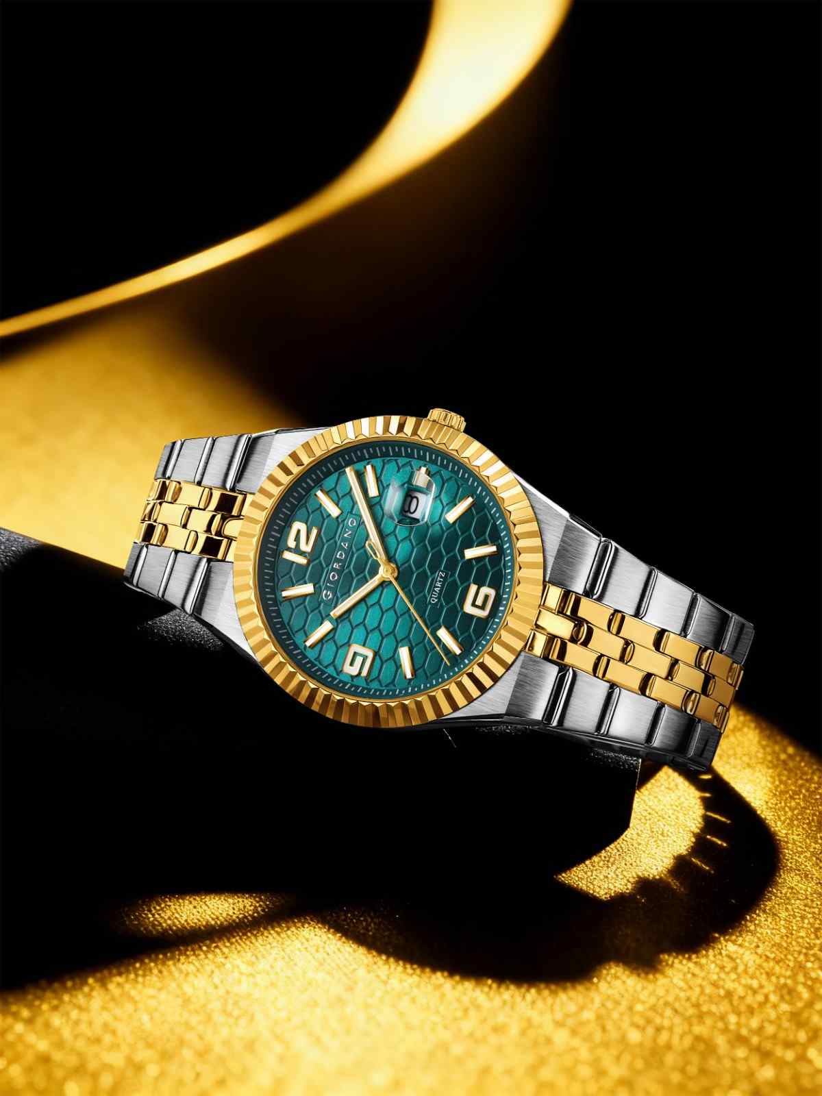 GIORDANO Analog Watch for Men with Honeycomb Dial, Fluted Bezel, Stainless Steel Strap, Date Window & Luminous Hour Markers - GZ-50172-33 - Image 3
