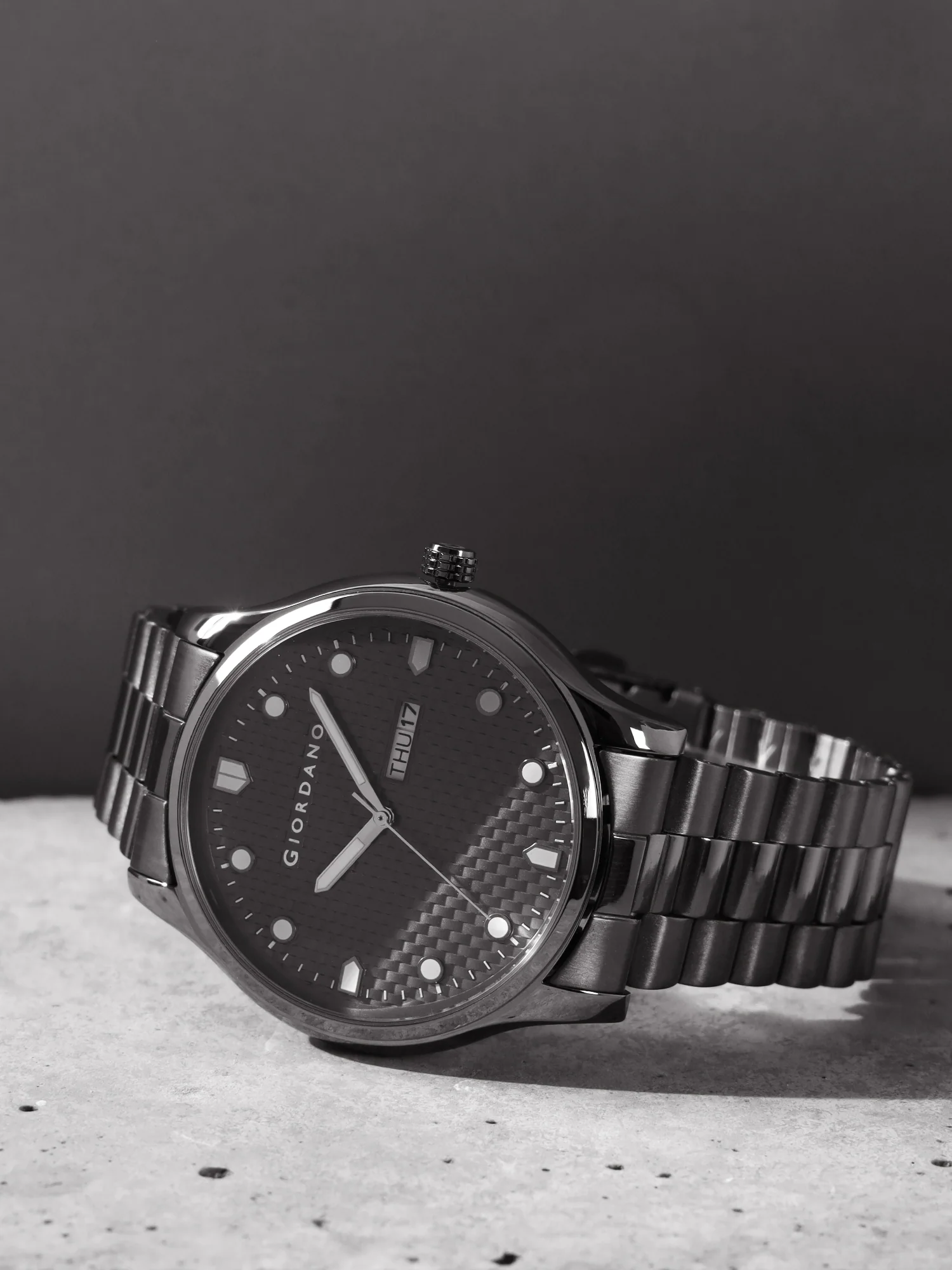 Giordano Analog Watch for Men with Two-Tone Stainless Steel Strap & Textured Dial, Day-Date Display, Elegant Casual Style | GZ-50122-22 - Image 3