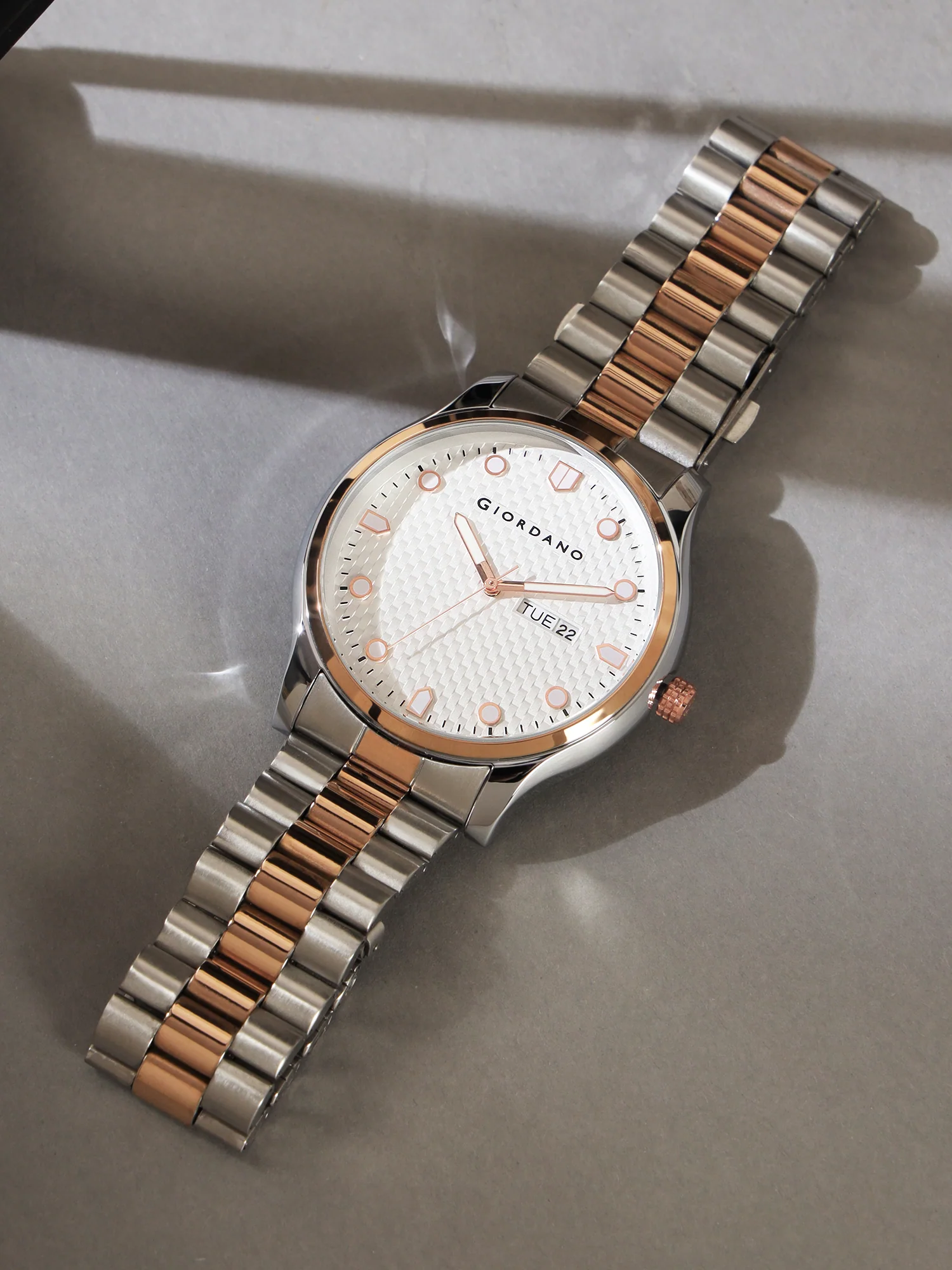 Giordano Analog Watch for Men with Two-Tone Stainless Steel Strap & Textured Dial, Day-Date Display, Elegant Casual Style | GZ-50122-33 - Image 3