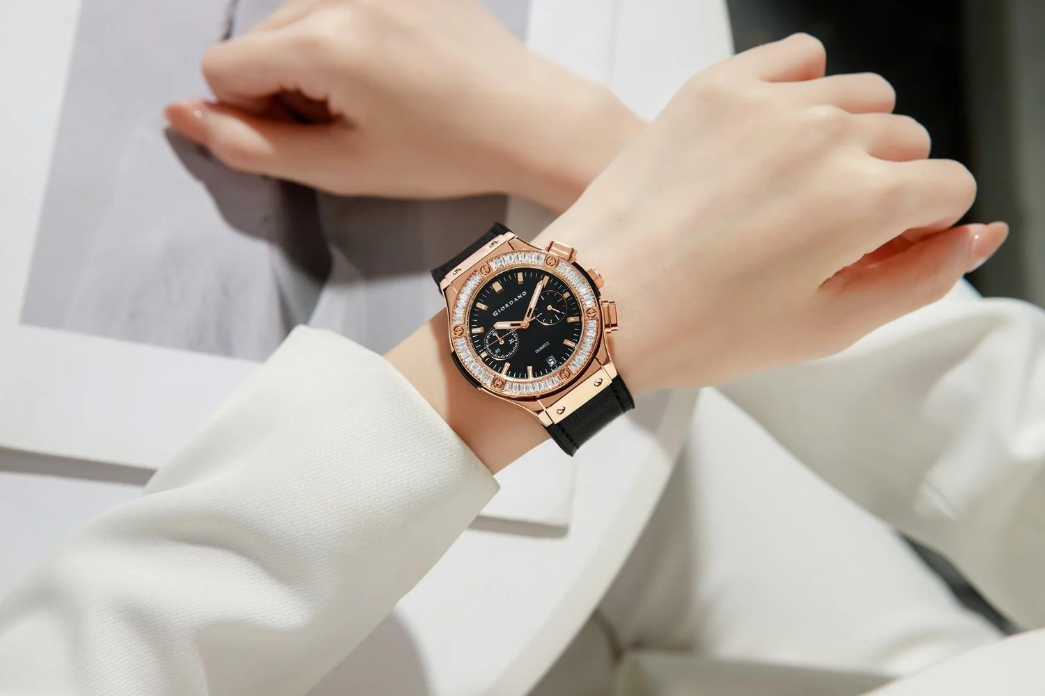 Giordano analog Watch for Women  – Round Dial,  Leather Strap, Crystal-Studded Bezel with Quartz Movement-GZ-60093-06 - Image 2