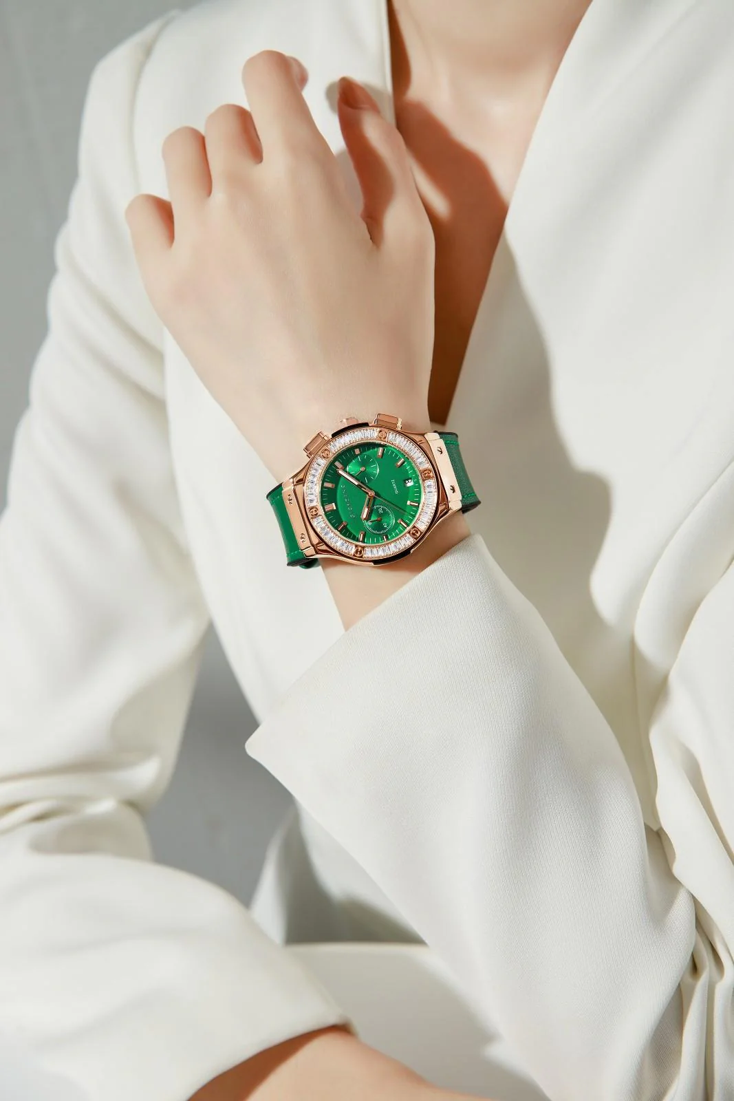 Giordano analog Watch for Women  – Round Dial,  Leather Strap, Crystal-Studded Bezel with Quartz Movement-GZ-60093-07 - Image 2