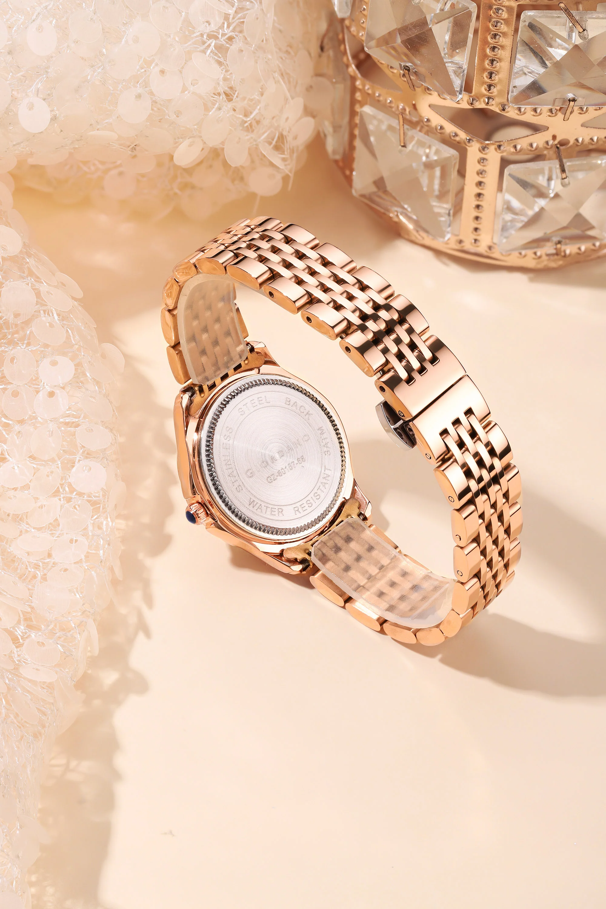 Giordano Analog Watch for Women with Bangle Gift Set - Round Diamond-Style Crystal Dial, Quartz Movement and Rose Gold Stainless Steel Strap - GZ-60157-66 - Image 4